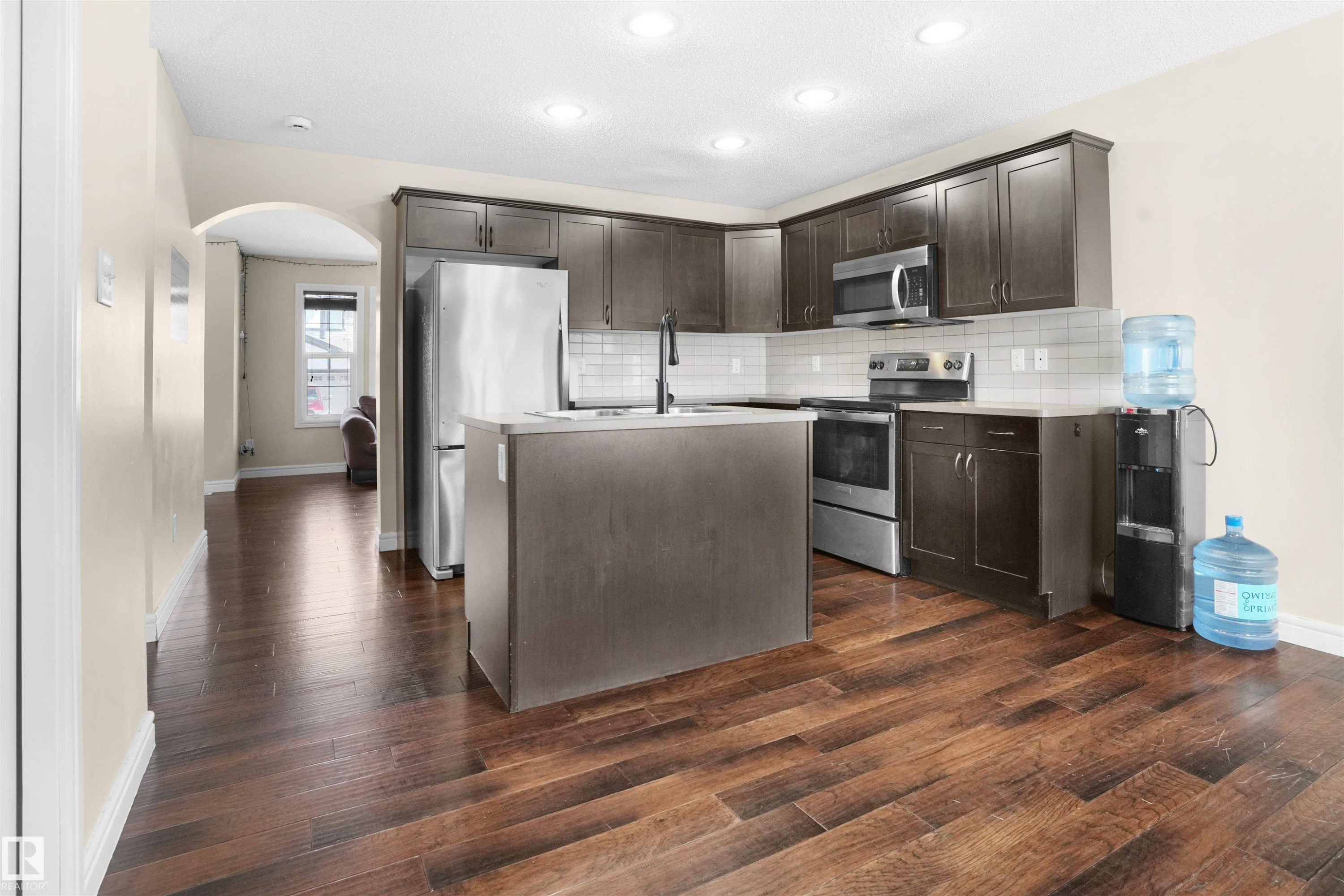 1442 33A Street Nw, Edmonton, AB - Indoor Photo Showing Kitchen