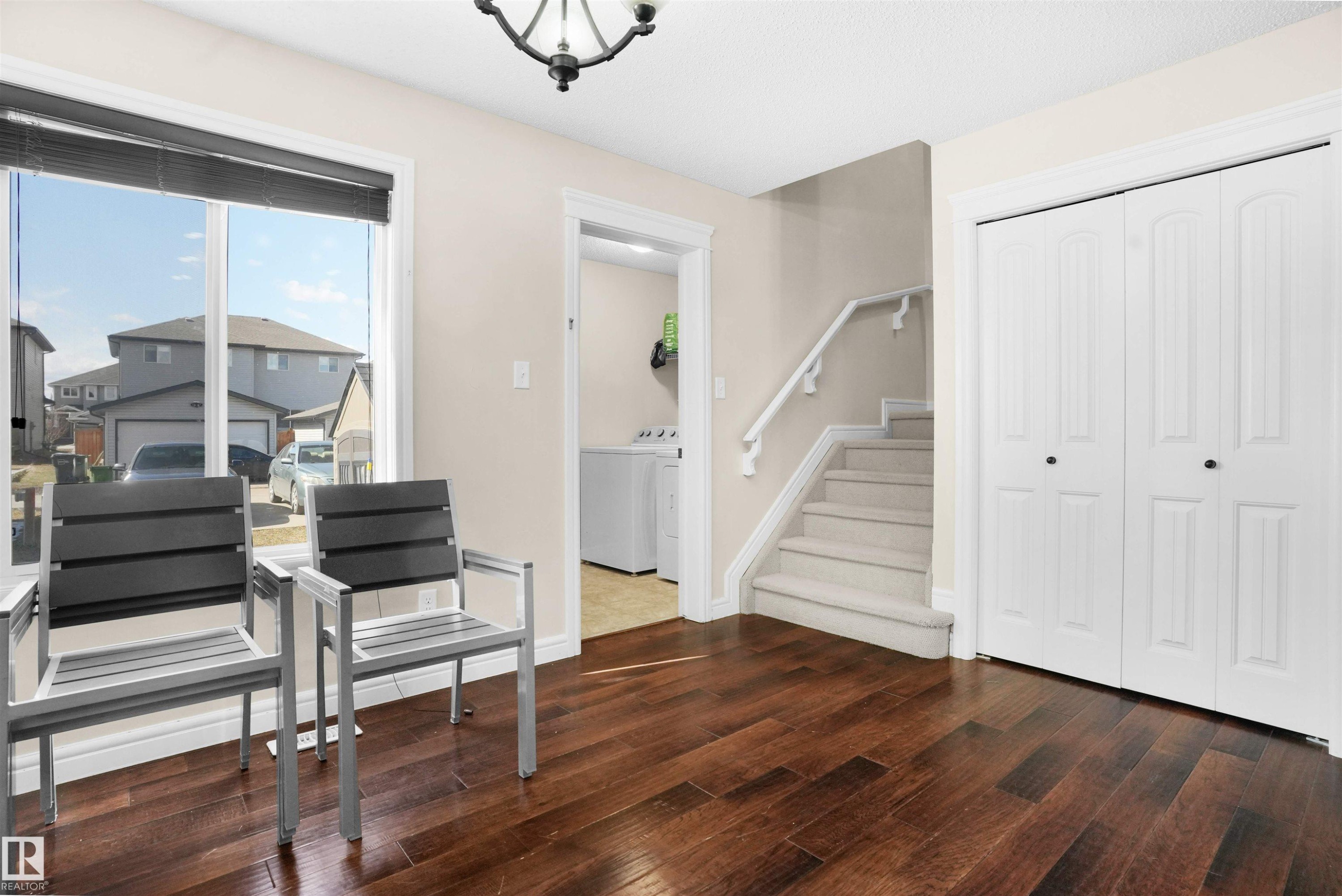 1442 33A Street Nw, Edmonton, AB - Indoor Photo Showing Other Room