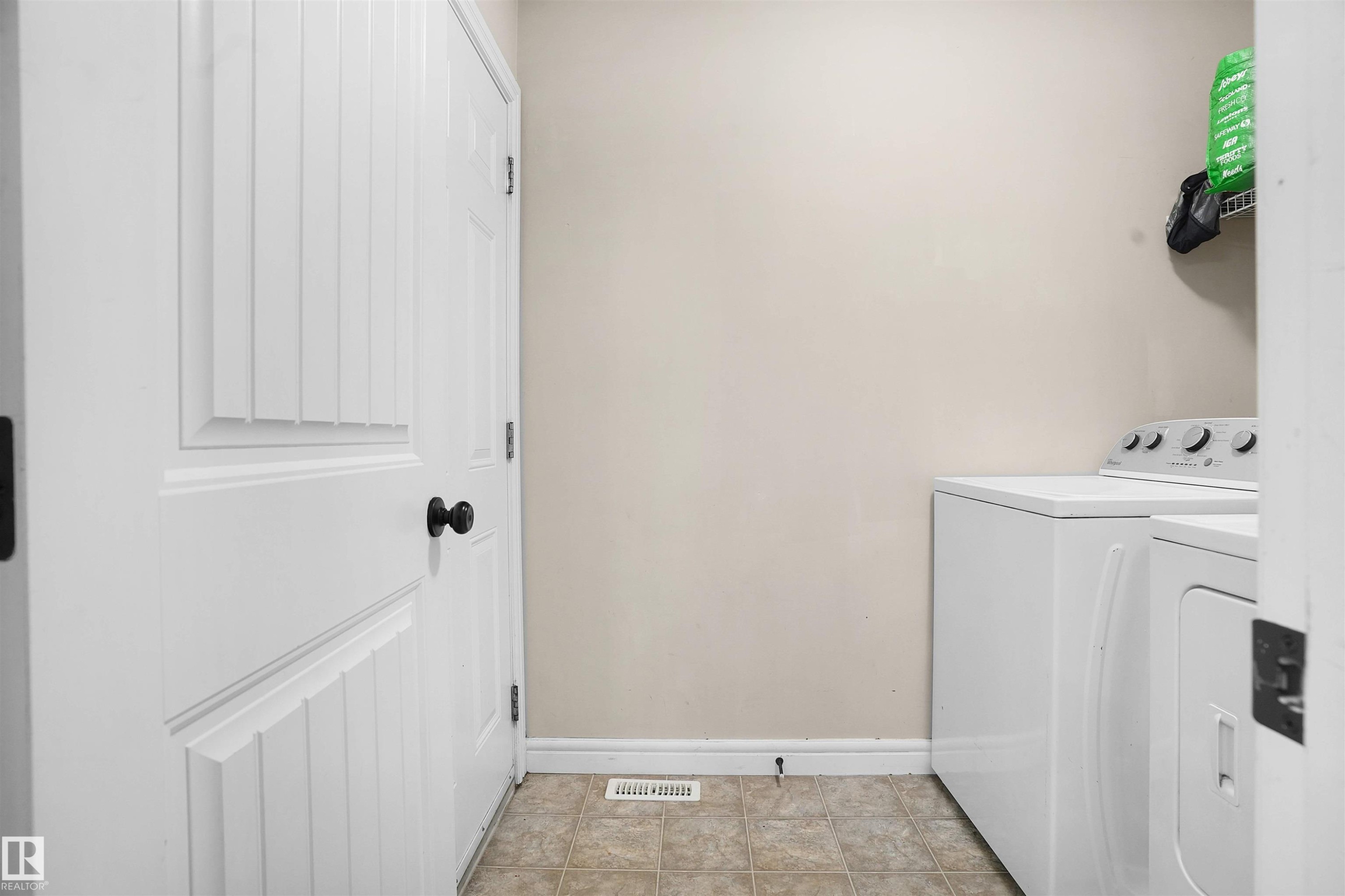 1442 33A Street Nw, Edmonton, AB - Indoor Photo Showing Laundry Room