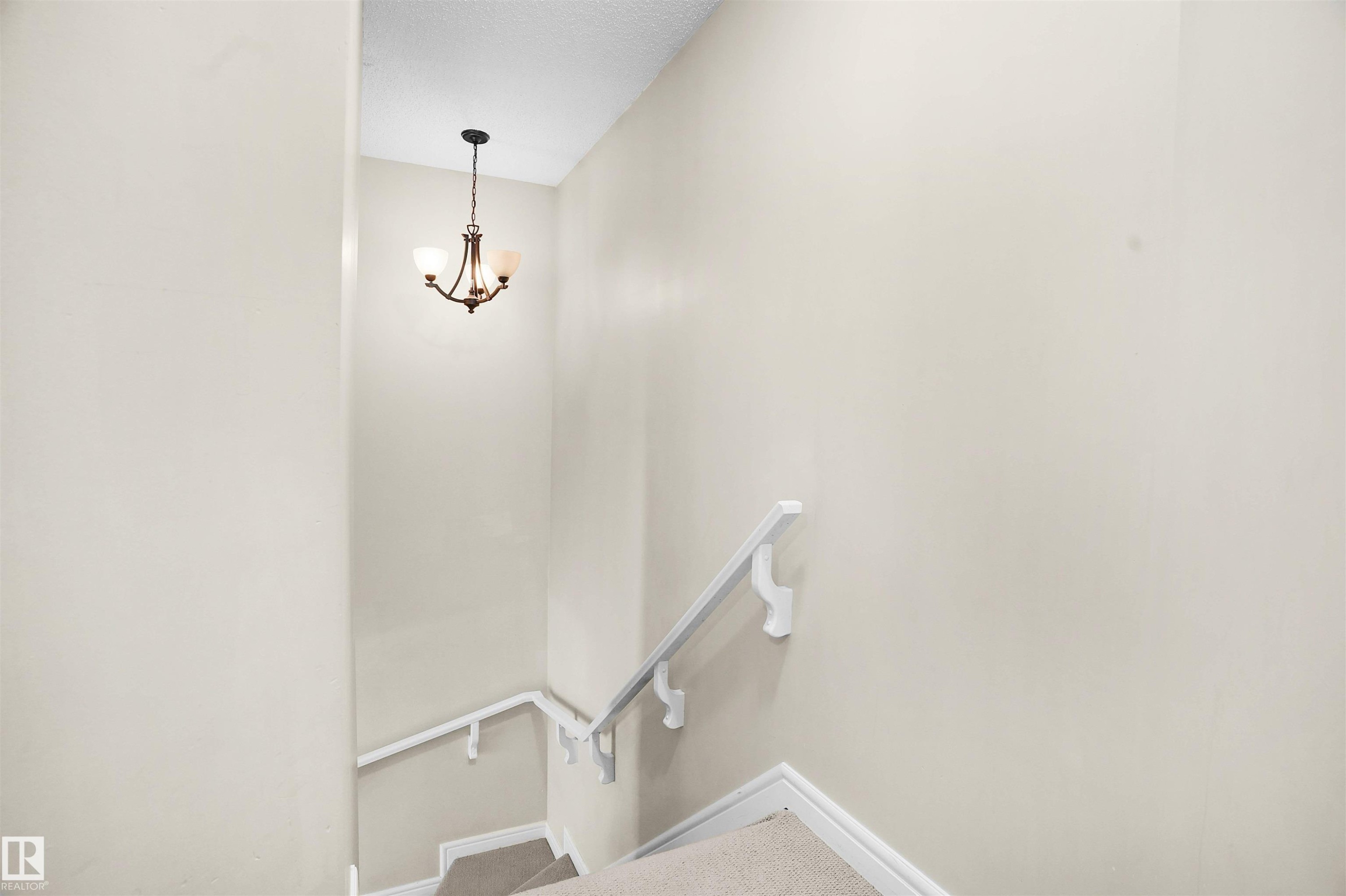 1442 33A Street Nw, Edmonton, AB - Indoor