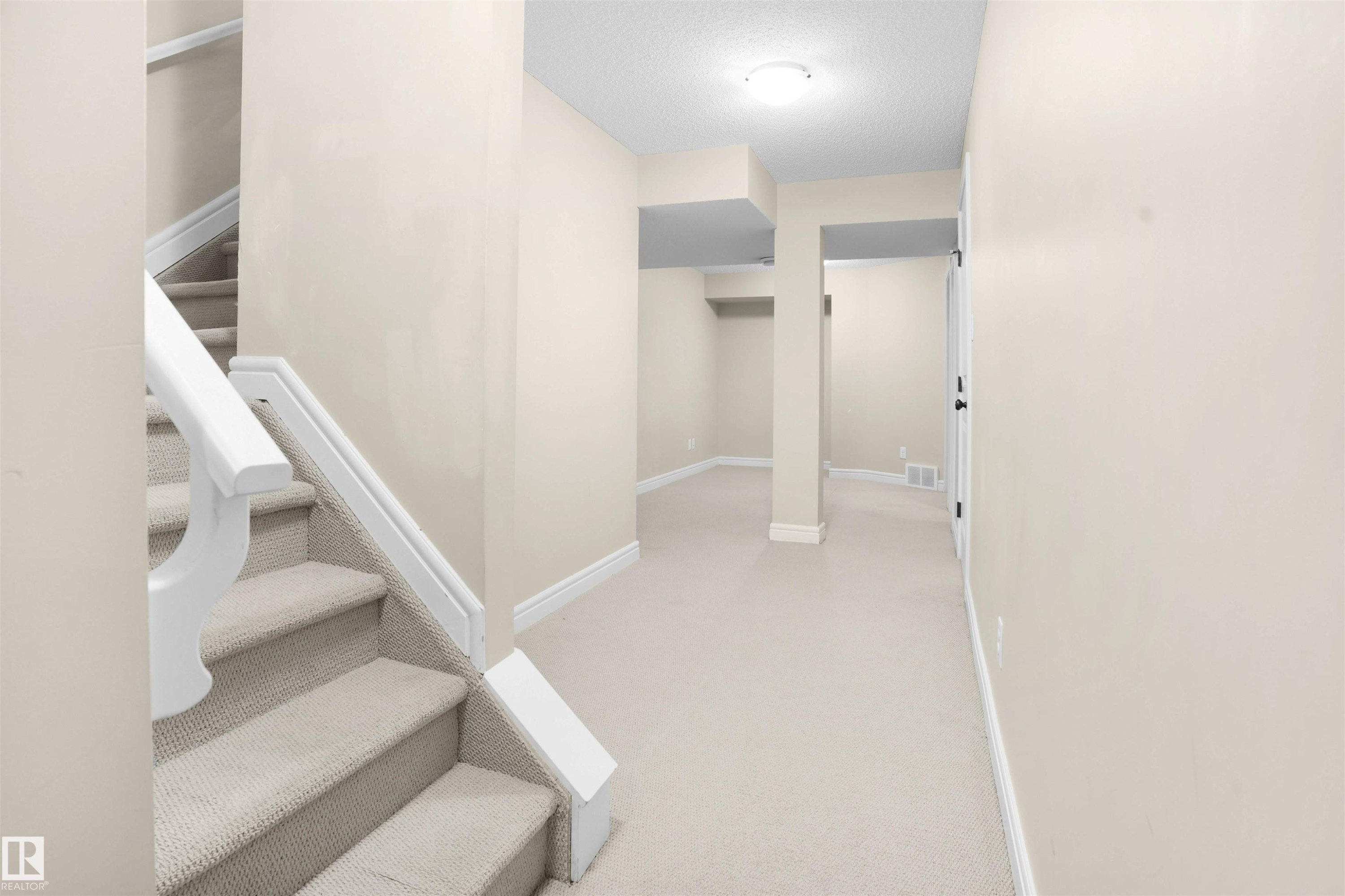 1442 33A Street Nw, Edmonton, AB - Indoor Photo Showing Other Room