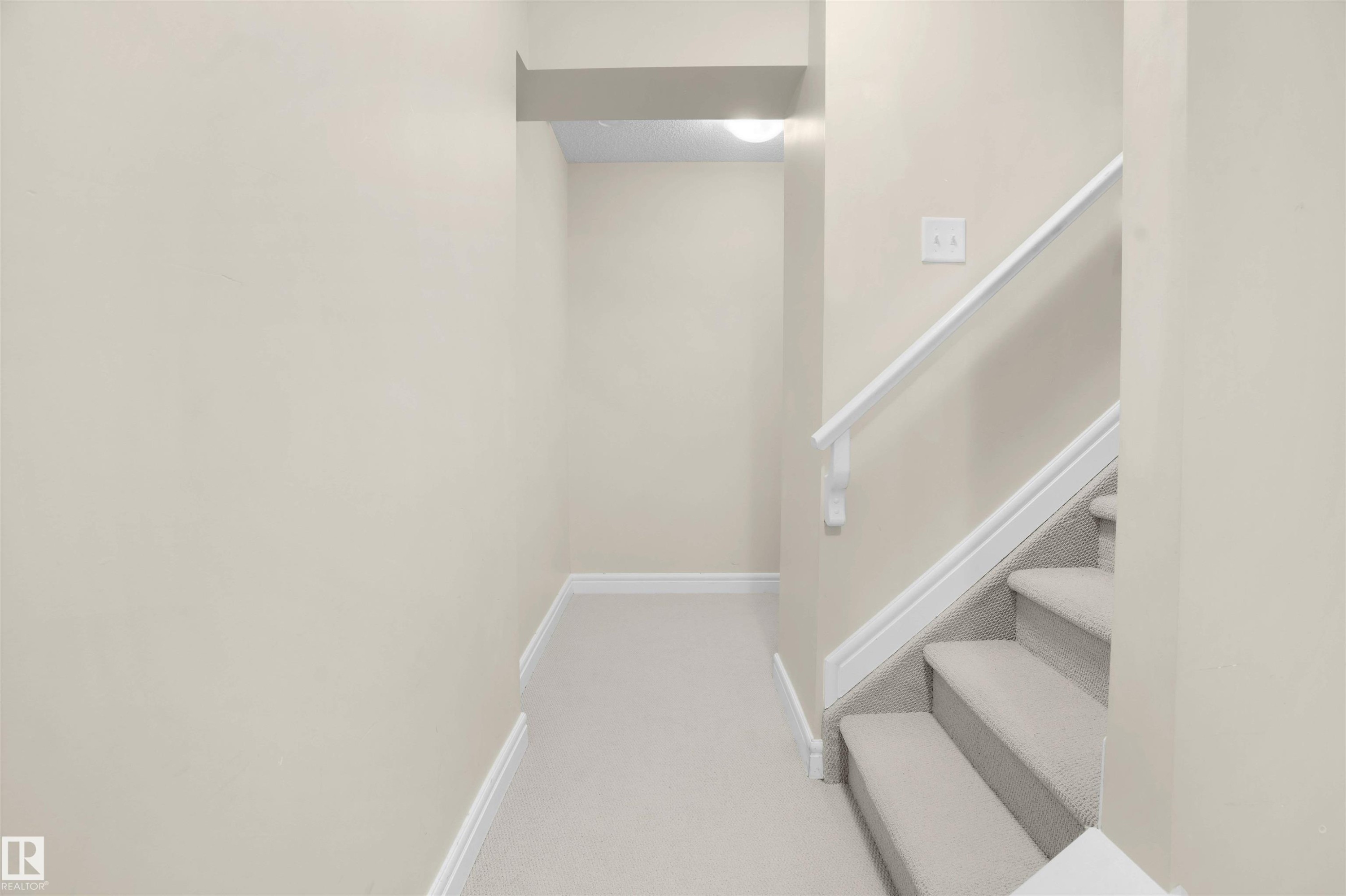 1442 33A Street Nw, Edmonton, AB - Indoor Photo Showing Other Room