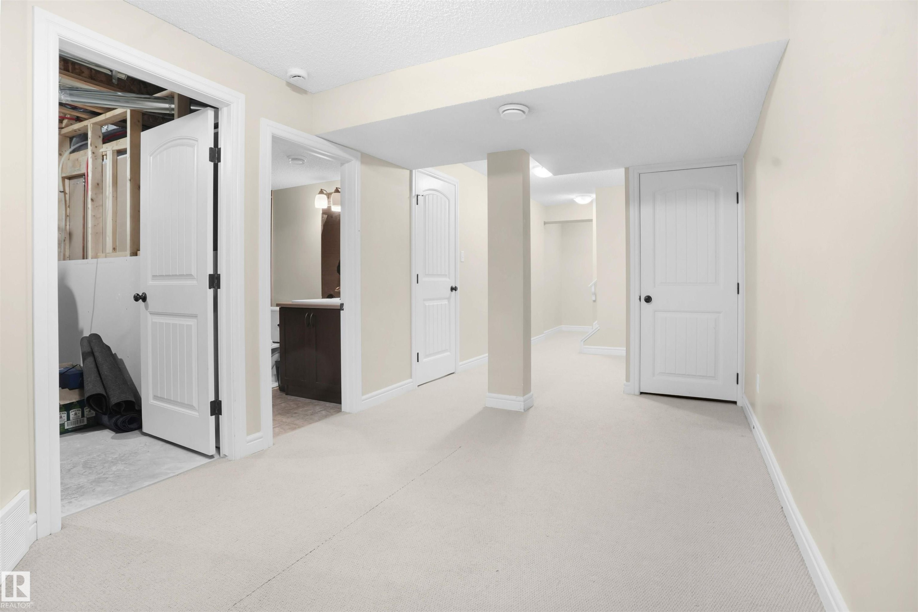 1442 33A Street Nw, Edmonton, AB - Indoor Photo Showing Other Room