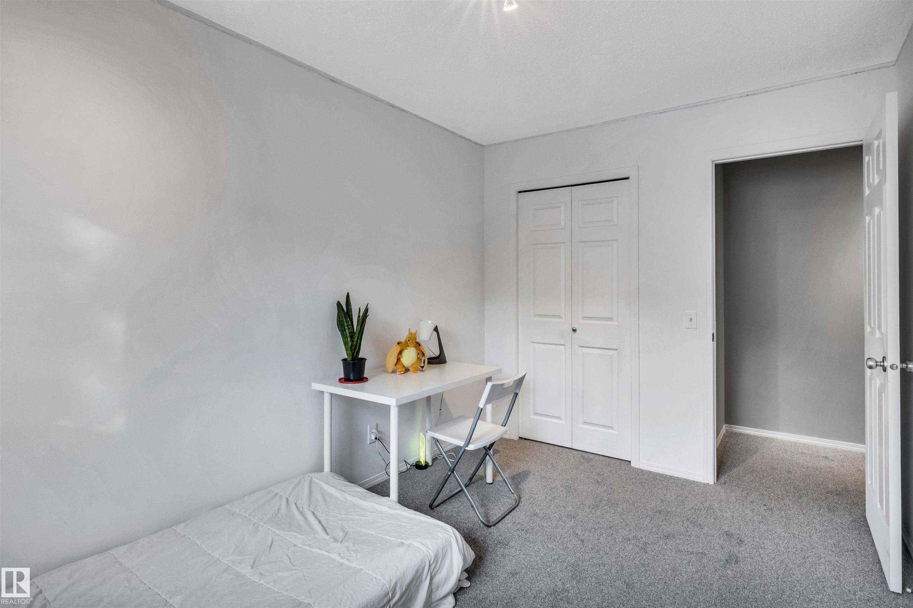 123 150 Edwards Drive, Edmonton, AB - Indoor Photo Showing Bedroom
