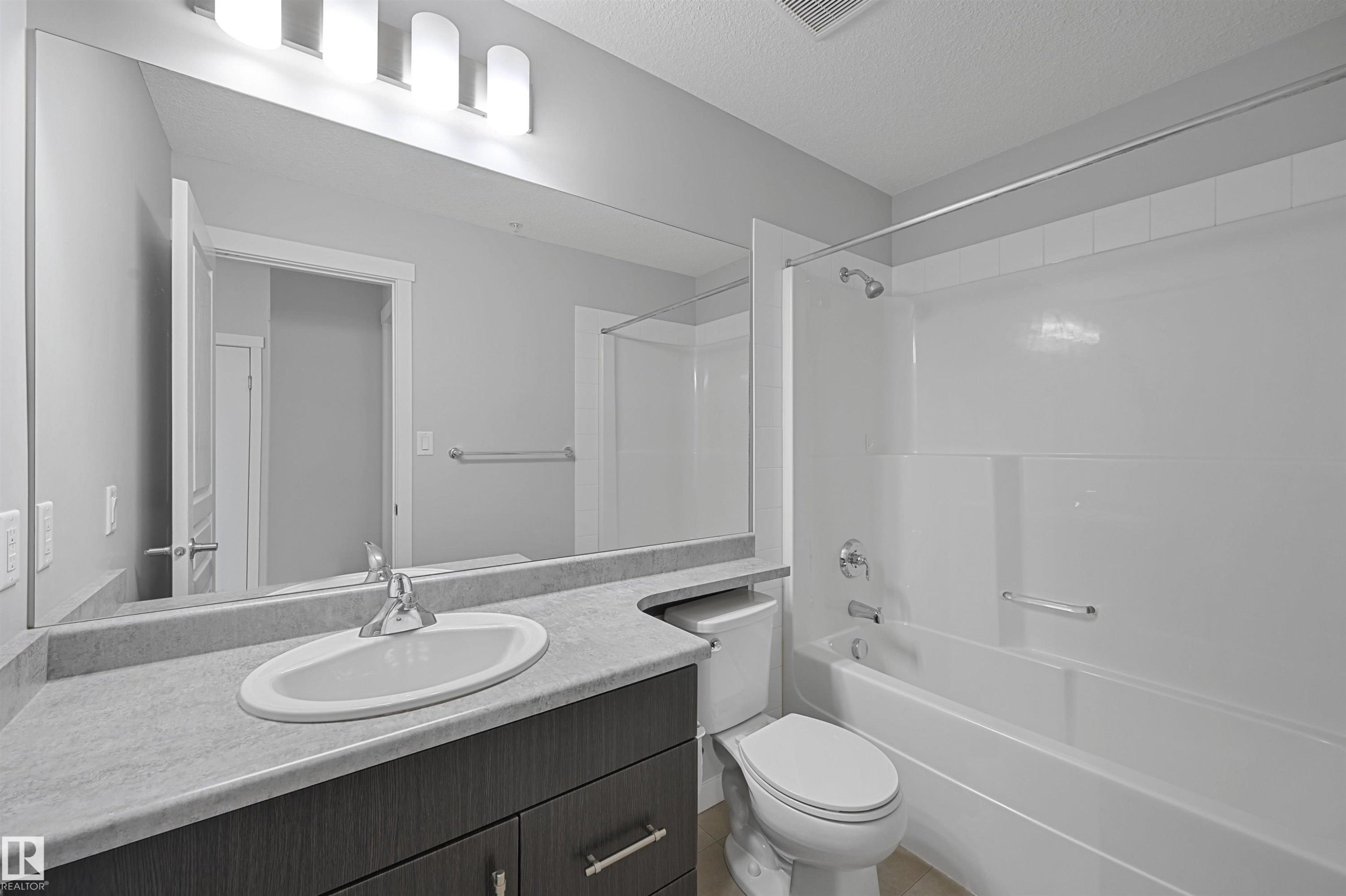 405 812 Welsh Drive, Edmonton, AB - Indoor Photo Showing Bathroom