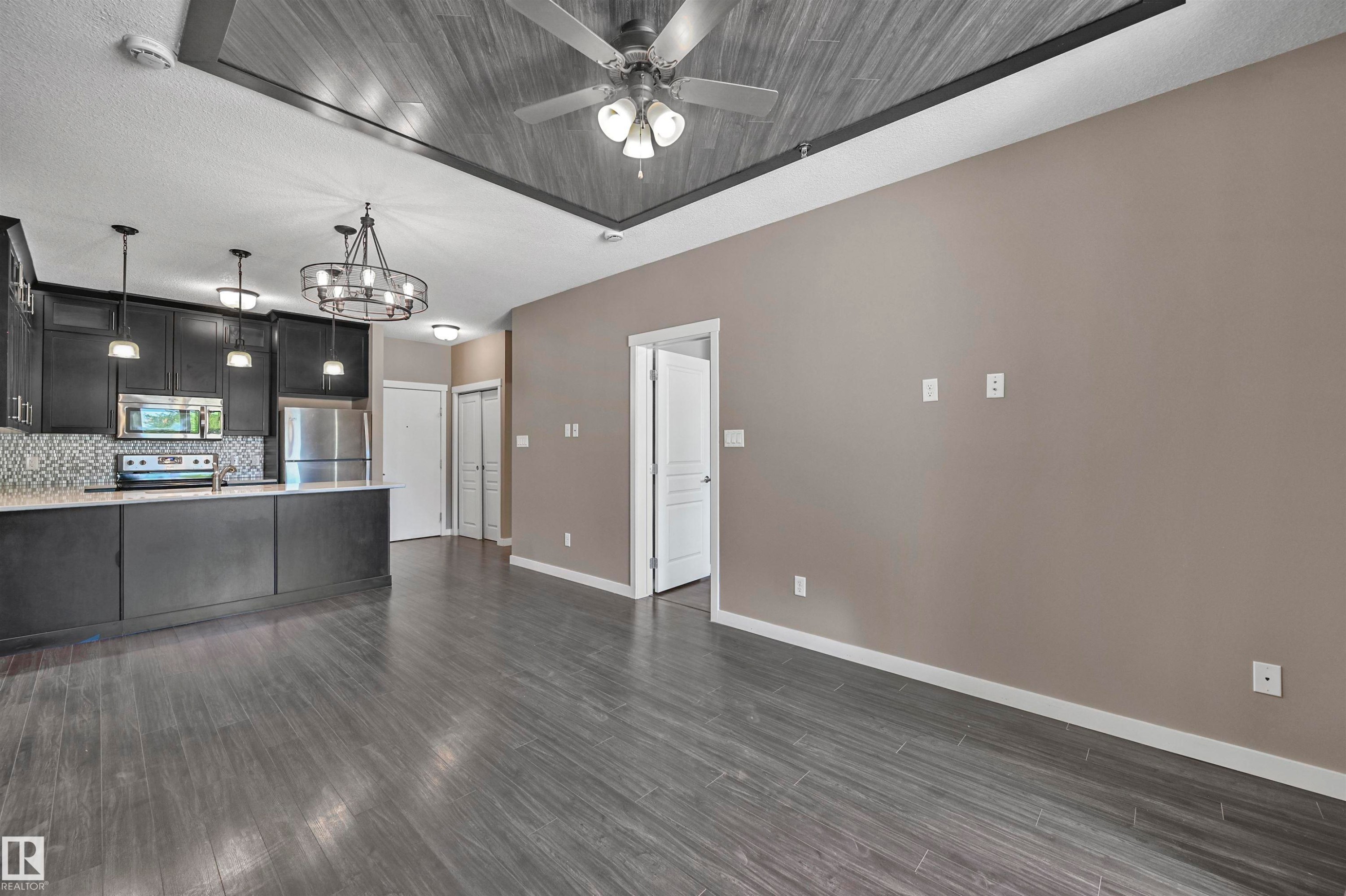 108 812 Welsh Drive, Edmonton, AB - Indoor Photo Showing Kitchen