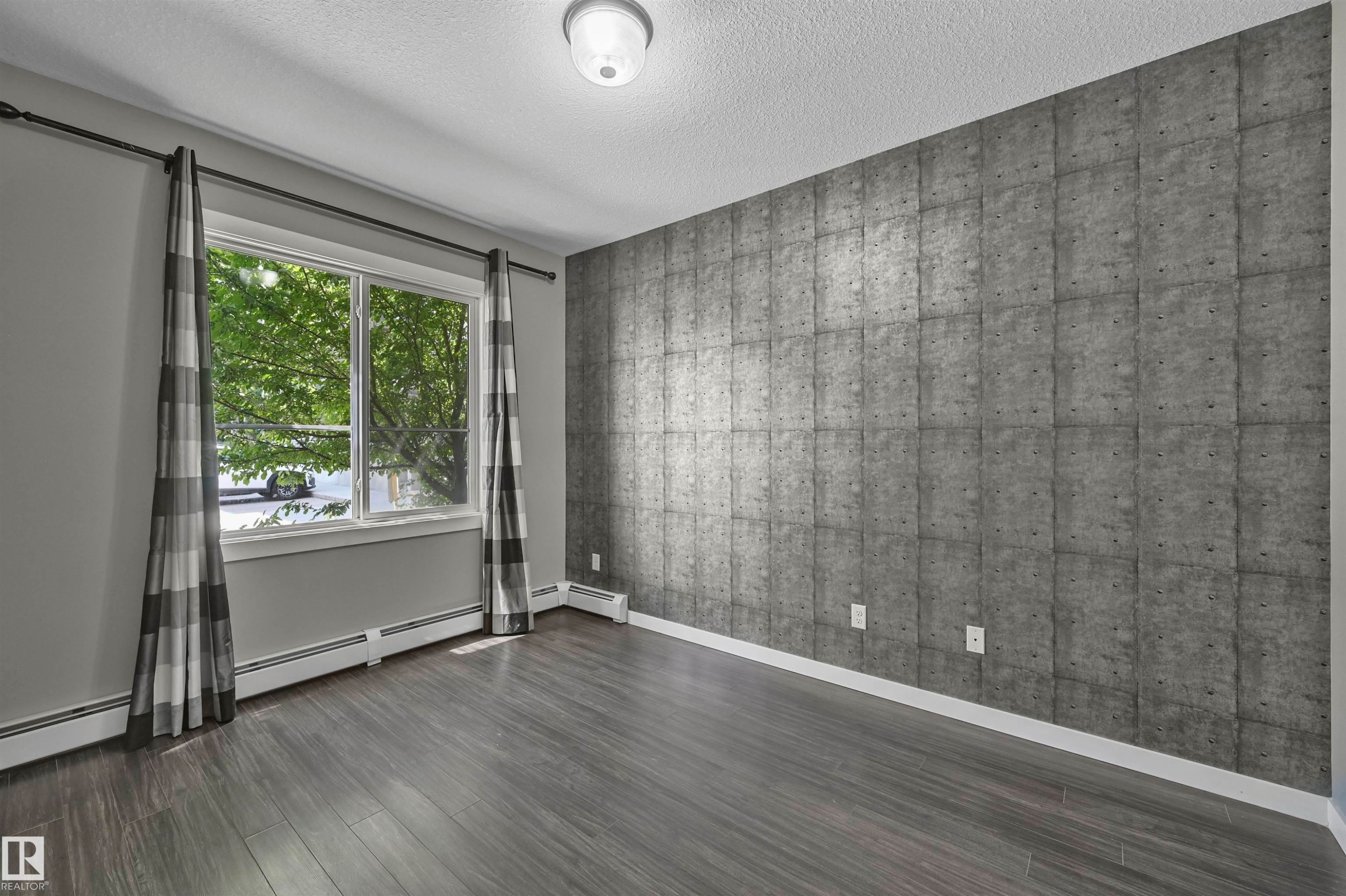 108 812 Welsh Drive, Edmonton, AB - Indoor Photo Showing Other Room