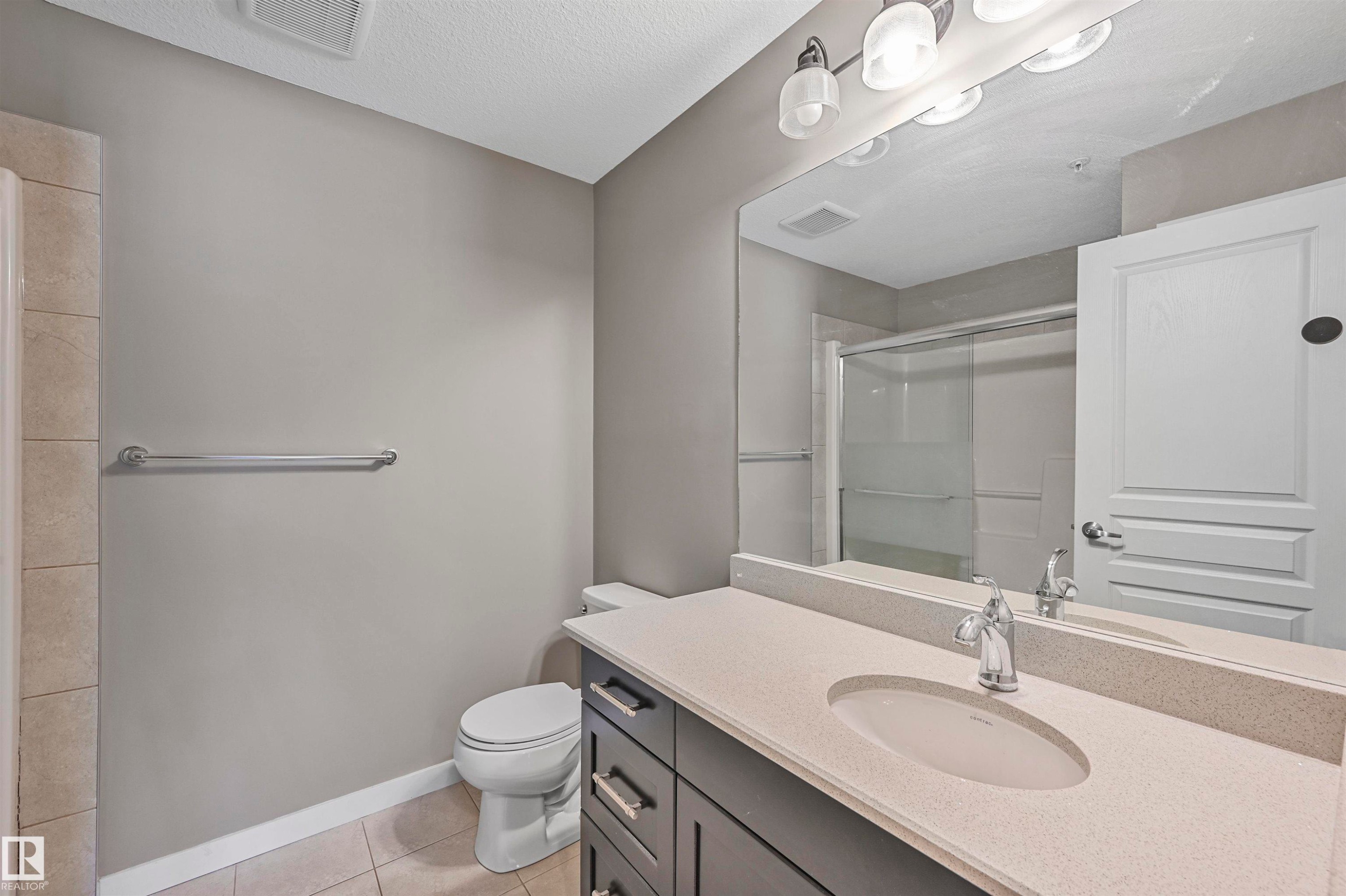 108 812 Welsh Drive, Edmonton, AB - Indoor Photo Showing Bathroom