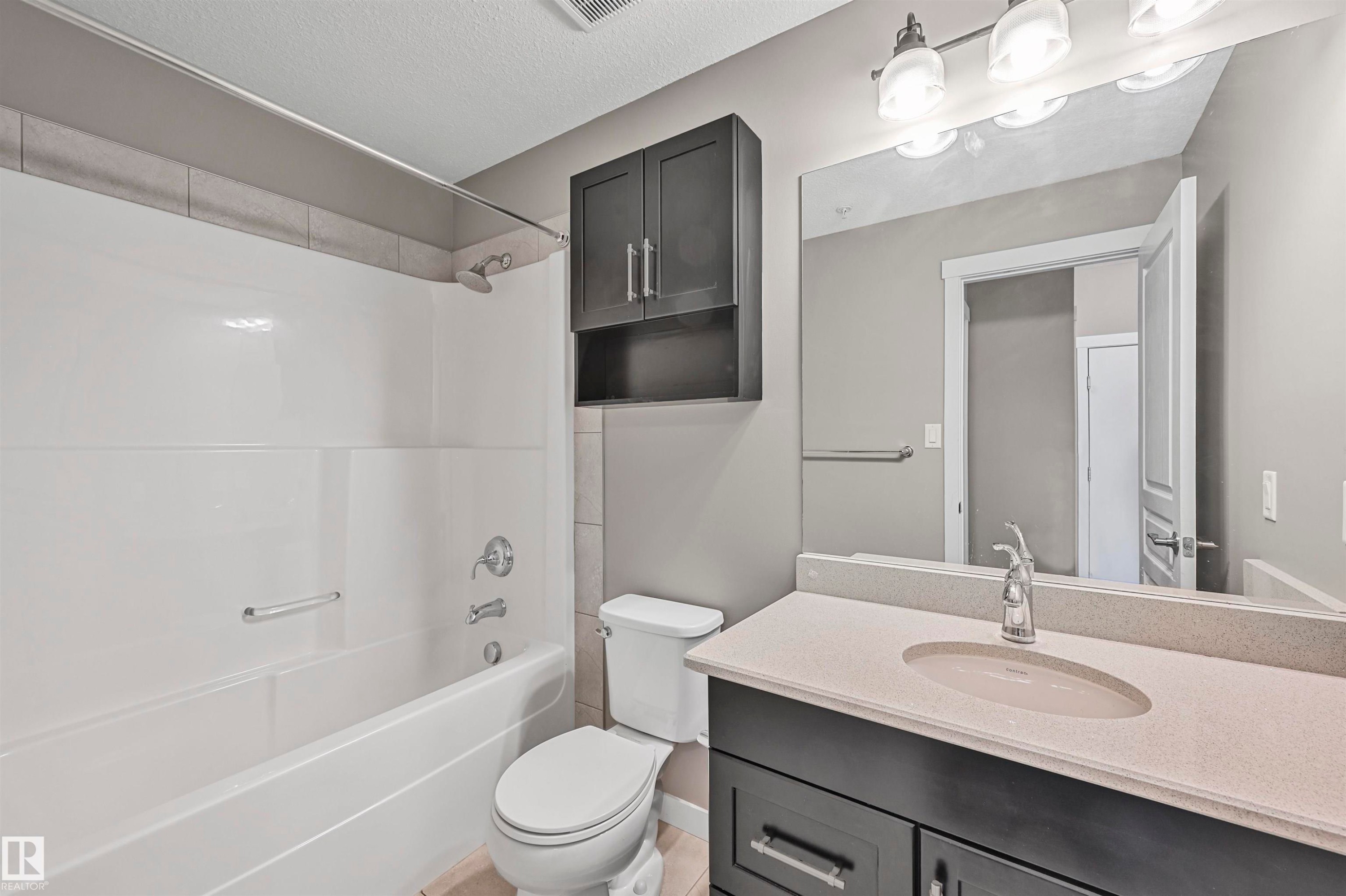 108 812 Welsh Drive, Edmonton, AB - Indoor Photo Showing Bathroom