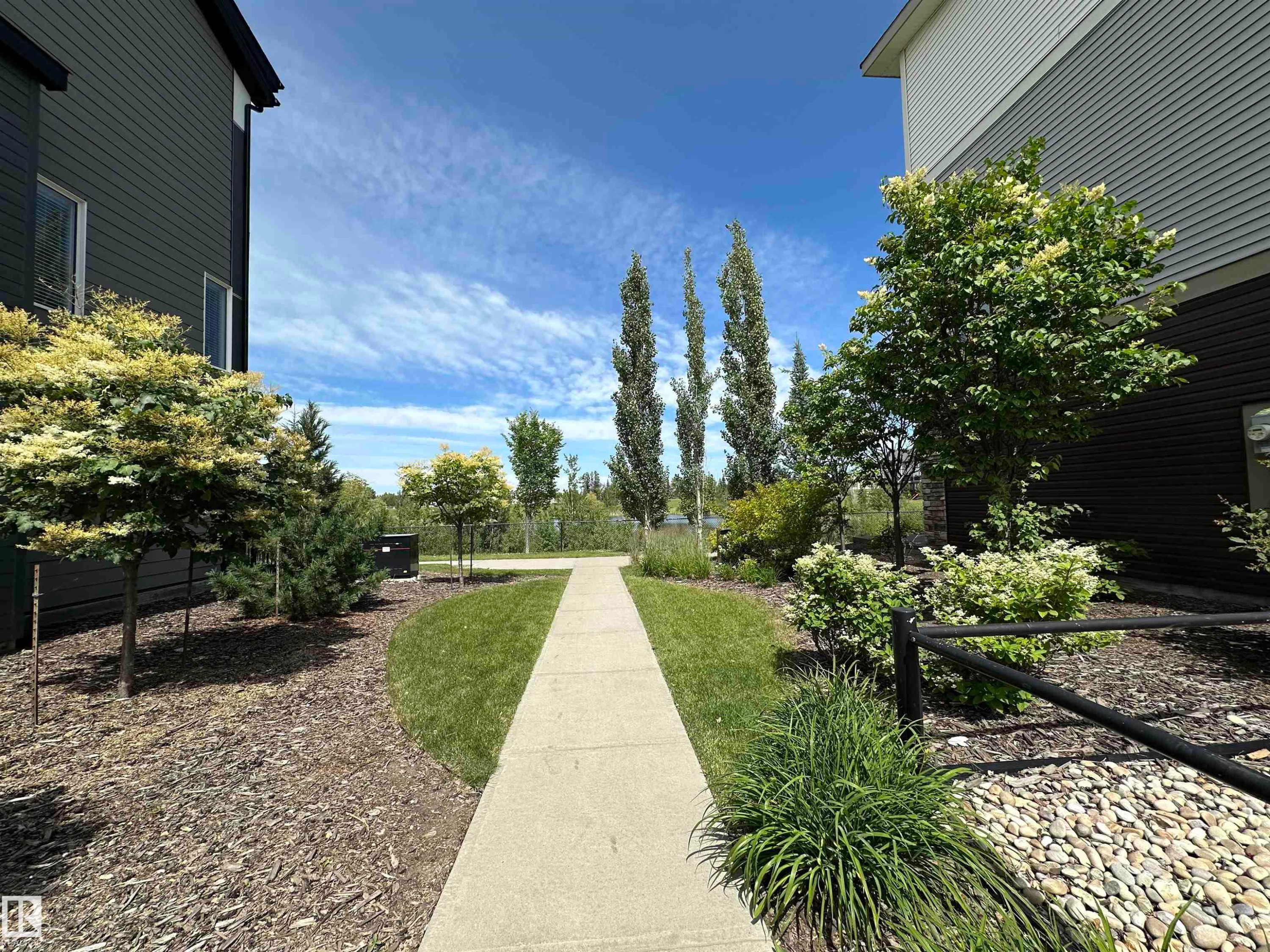 108 812 Welsh Drive, Edmonton, AB - Outdoor