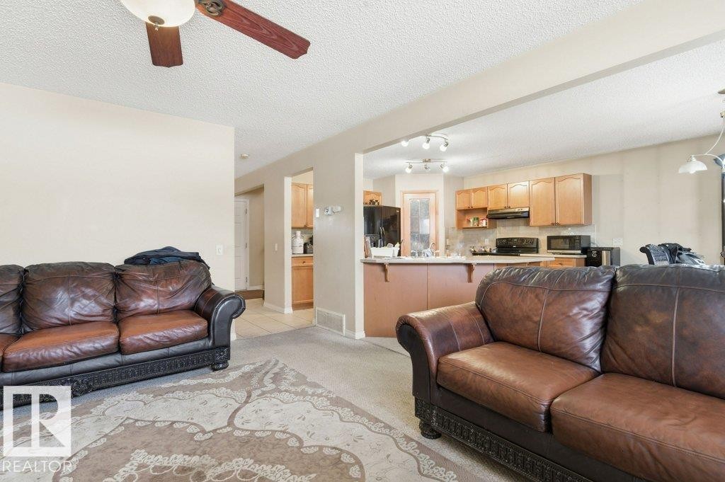 16228 48 Street, Edmonton, AB - Indoor Photo Showing Living Room