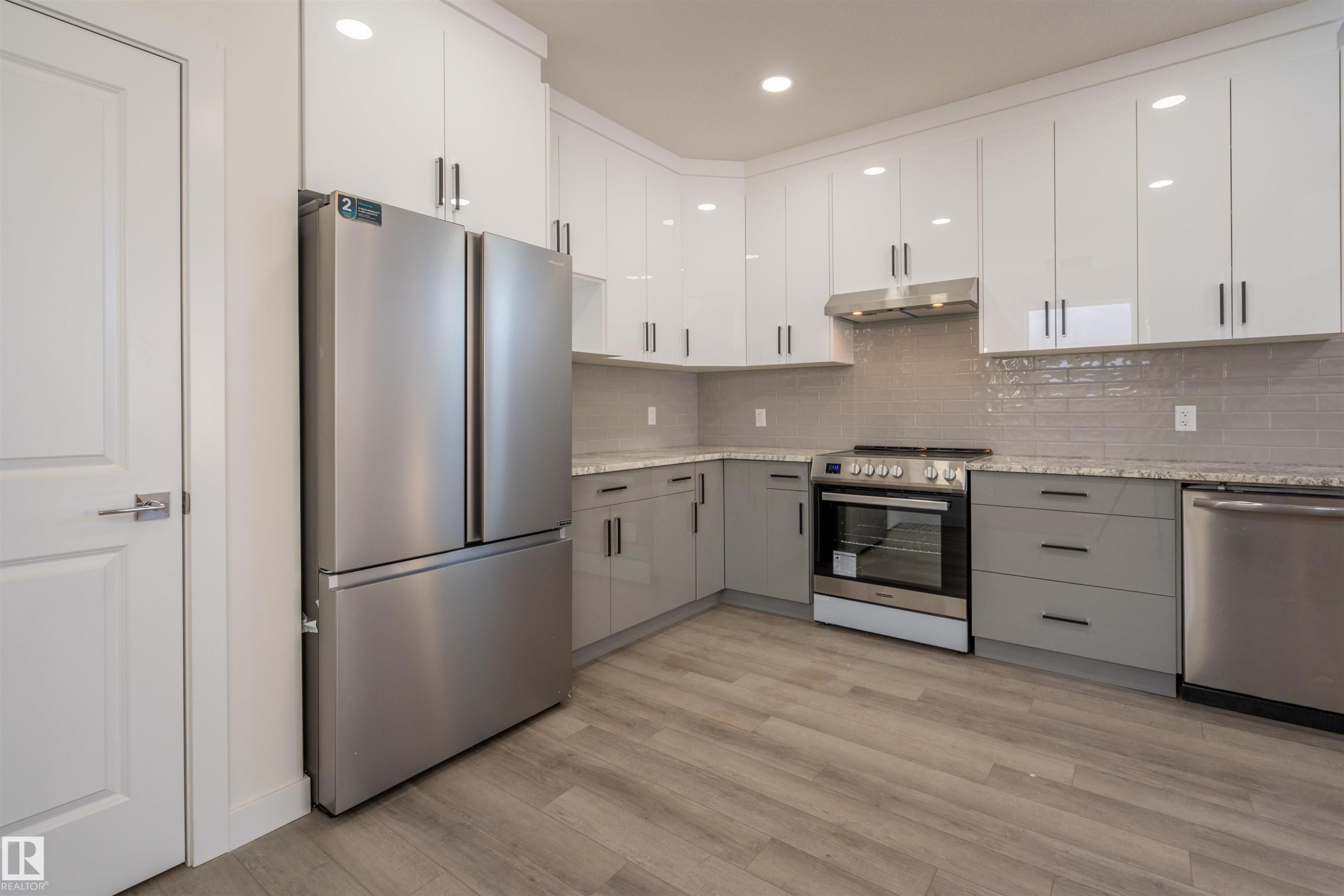 10446 142 Street, Edmonton, AB - Indoor Photo Showing Kitchen With Upgraded Kitchen