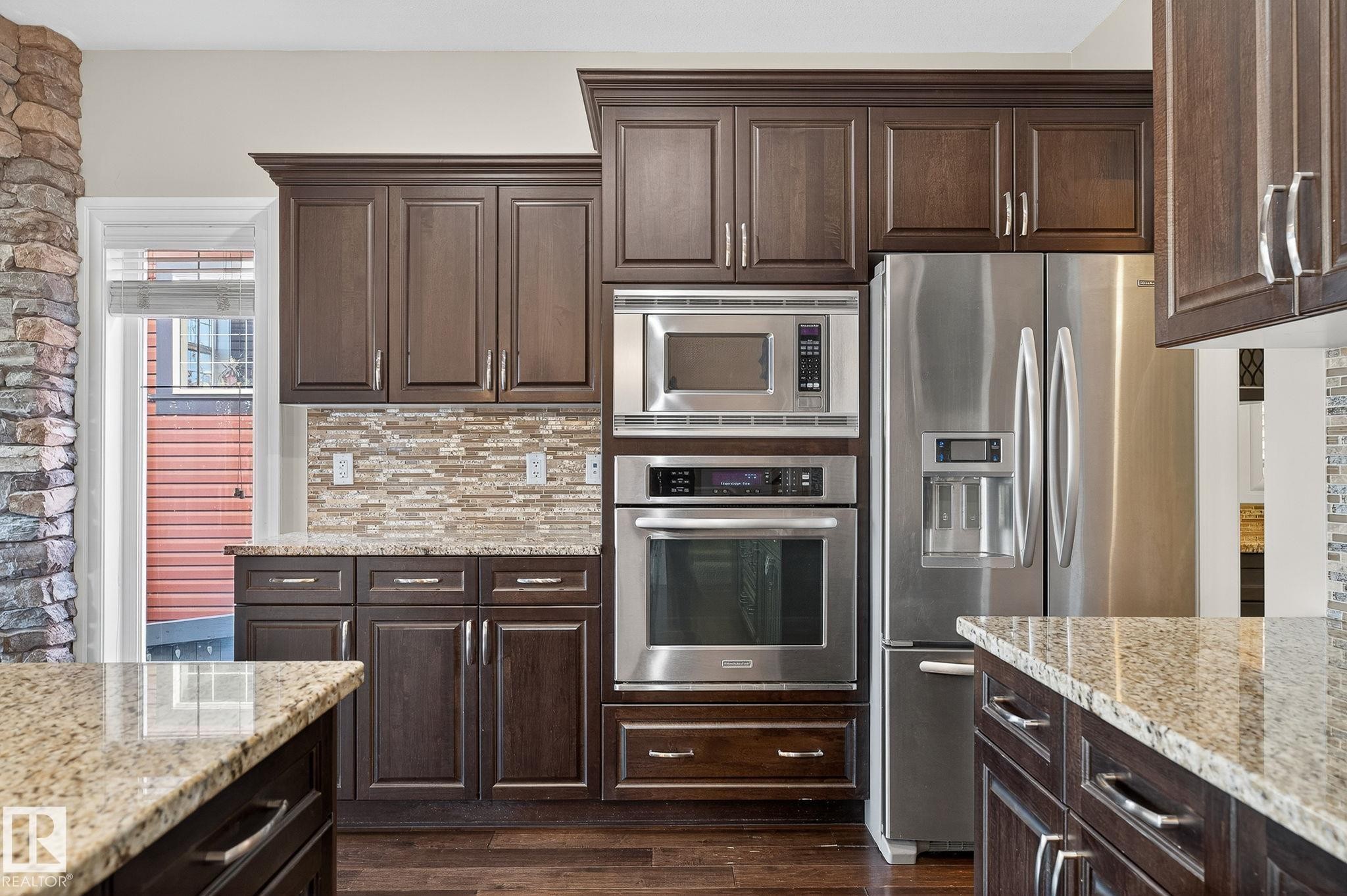 3841 Gallinger Loop, Edmonton, AB - Indoor Photo Showing Kitchen With Upgraded Kitchen