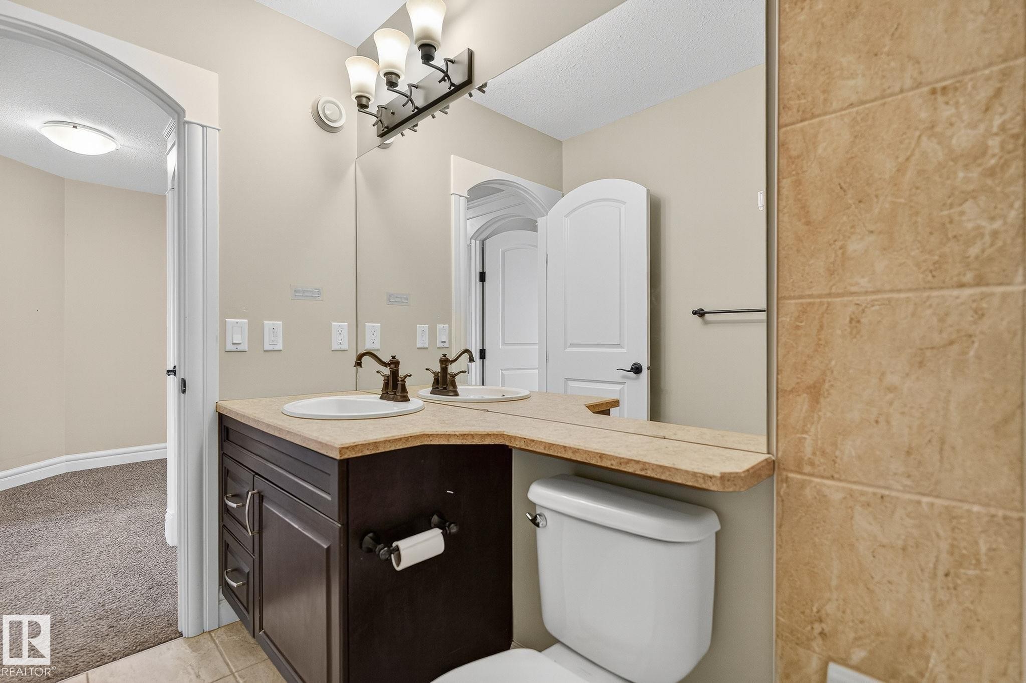 3841 Gallinger Loop, Edmonton, AB - Indoor Photo Showing Bathroom