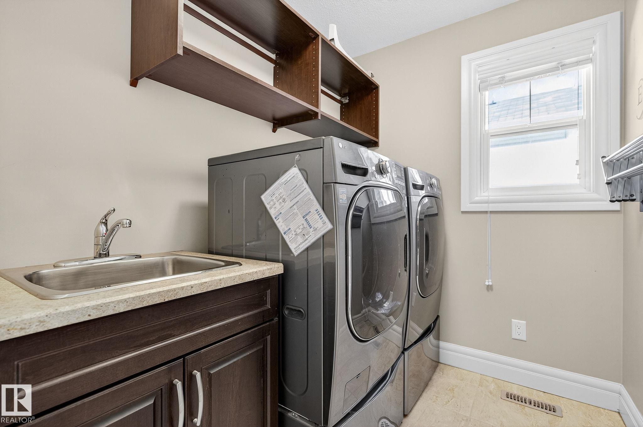 3841 Gallinger Loop, Edmonton, AB - Indoor Photo Showing Laundry Room