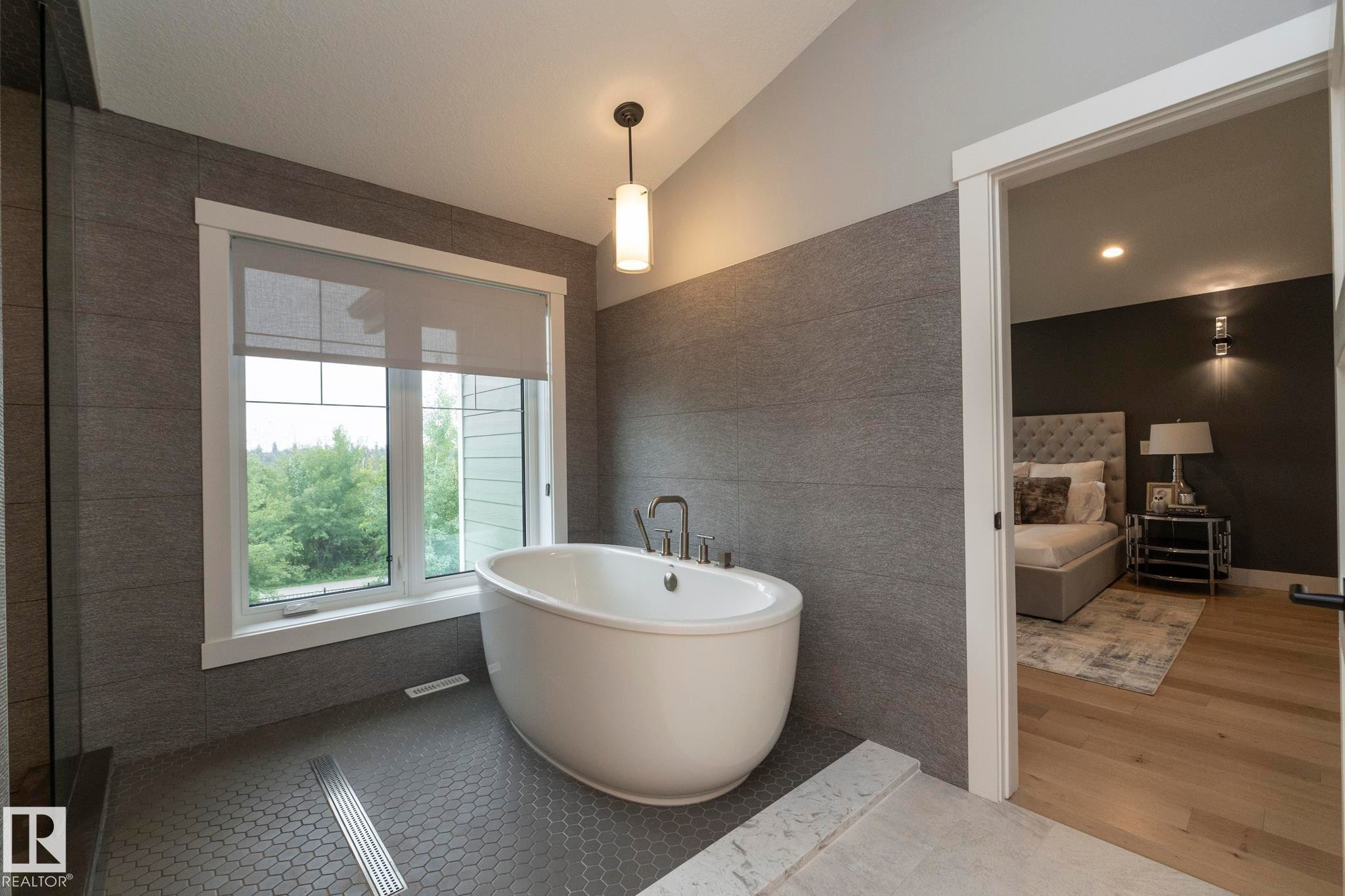 7549 May Common, Edmonton, AB - Indoor Photo Showing Bathroom