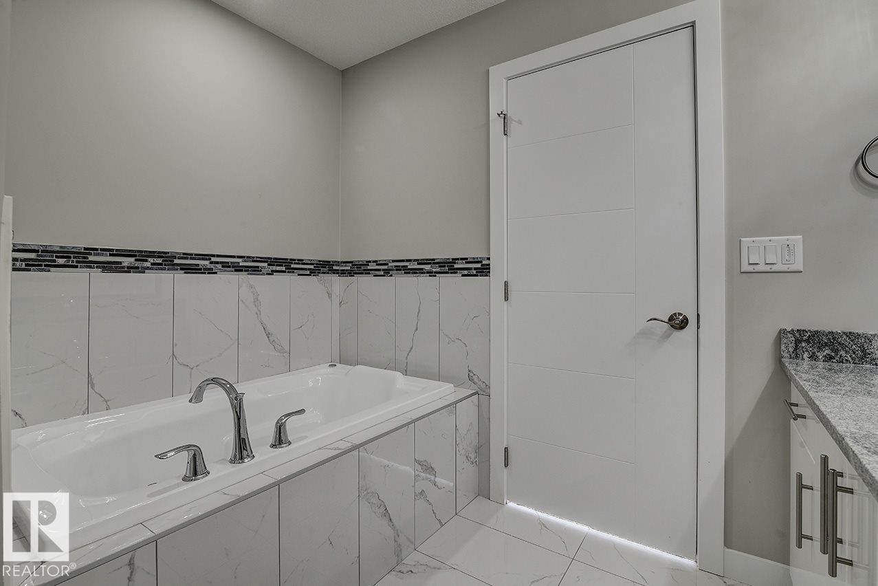 10357 149 Street, Edmonton, AB - Indoor Photo Showing Bathroom
