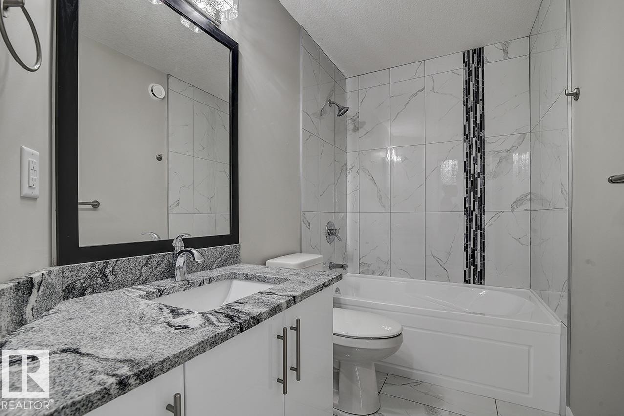 10357 149 Street, Edmonton, AB - Indoor Photo Showing Bathroom