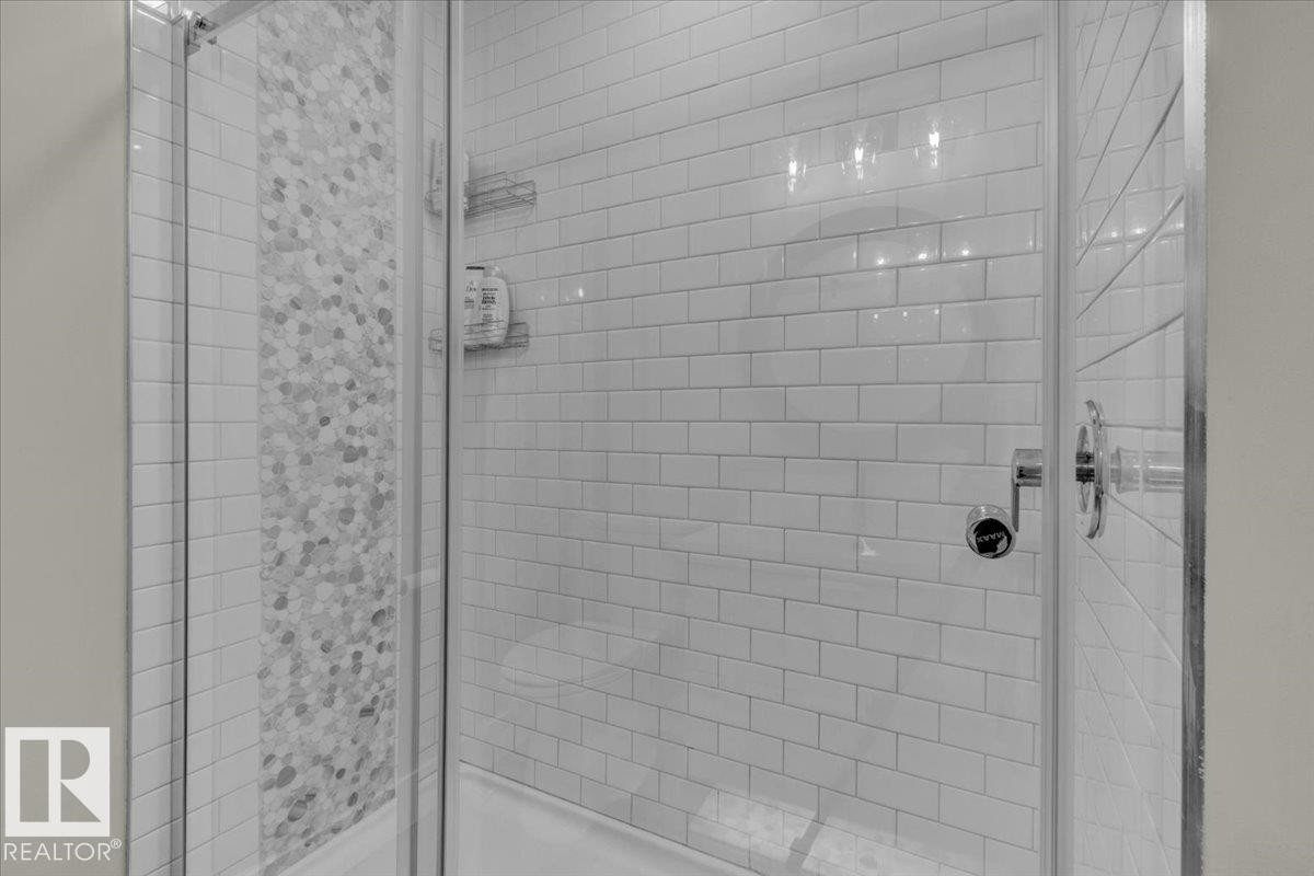 3515 20 Avenue, Edmonton, AB - Indoor Photo Showing Bathroom