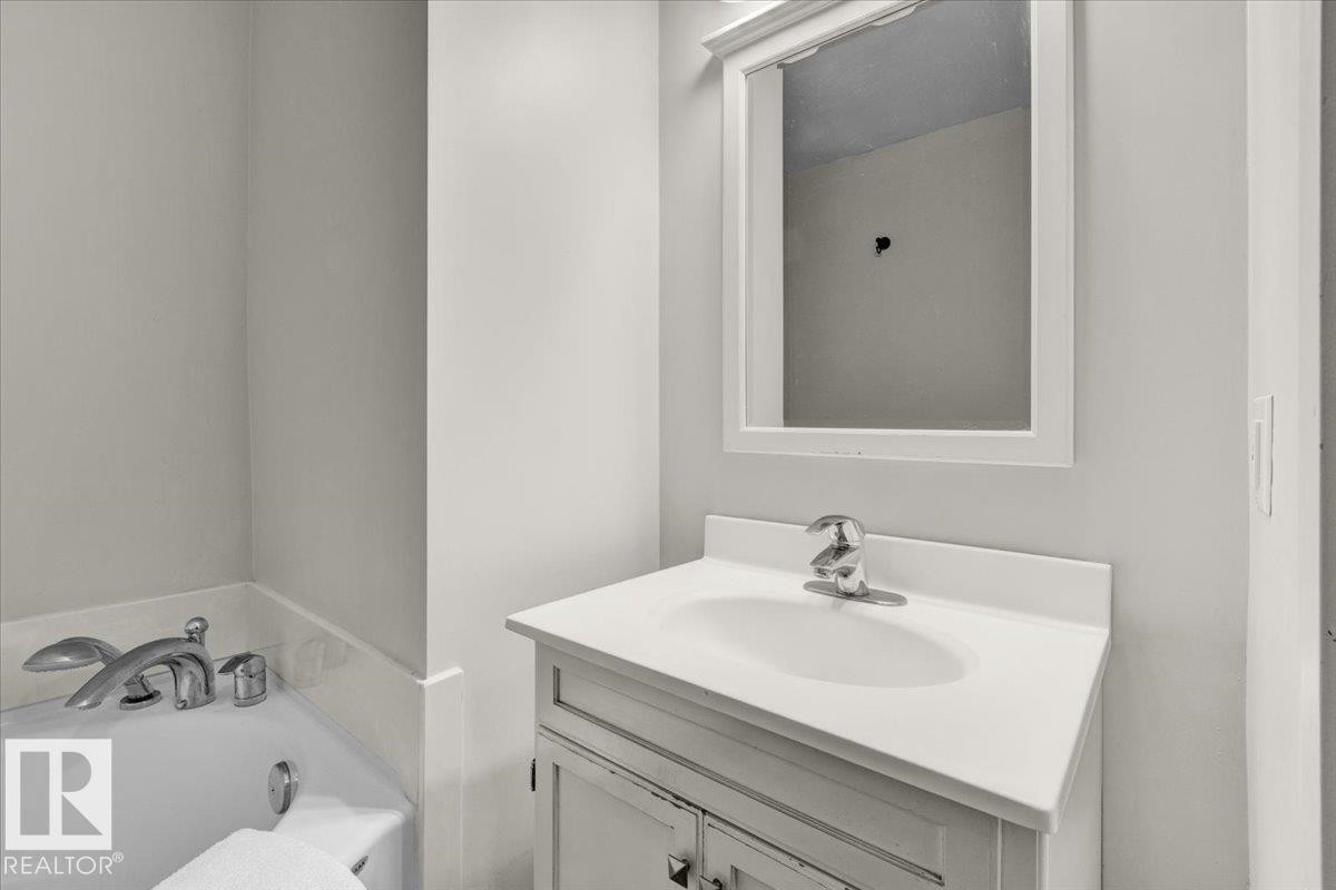 3515 20 Avenue, Edmonton, AB - Indoor Photo Showing Bathroom