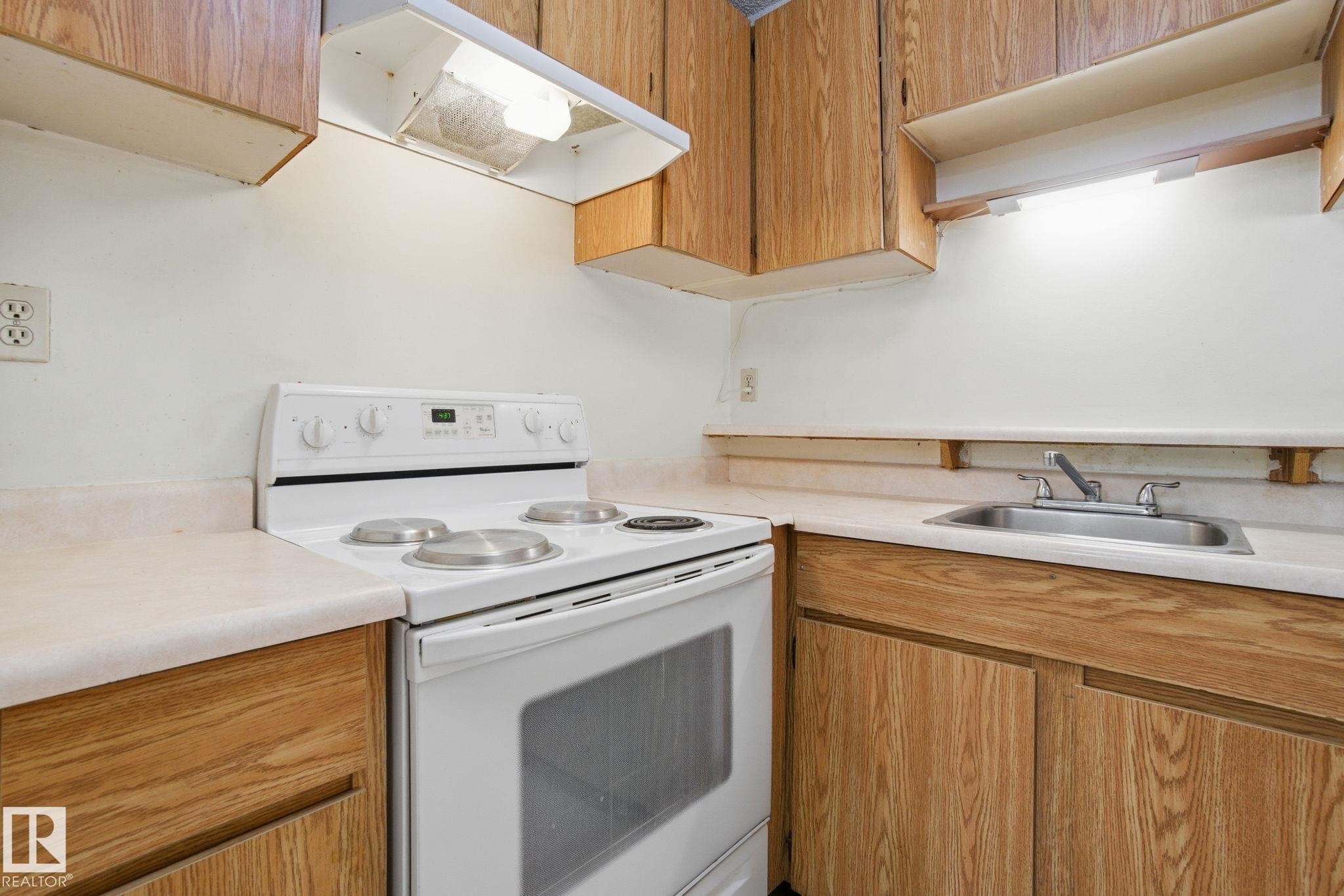 109 2624 Mill Woods Road E, Edmonton, AB - Indoor Photo Showing Kitchen