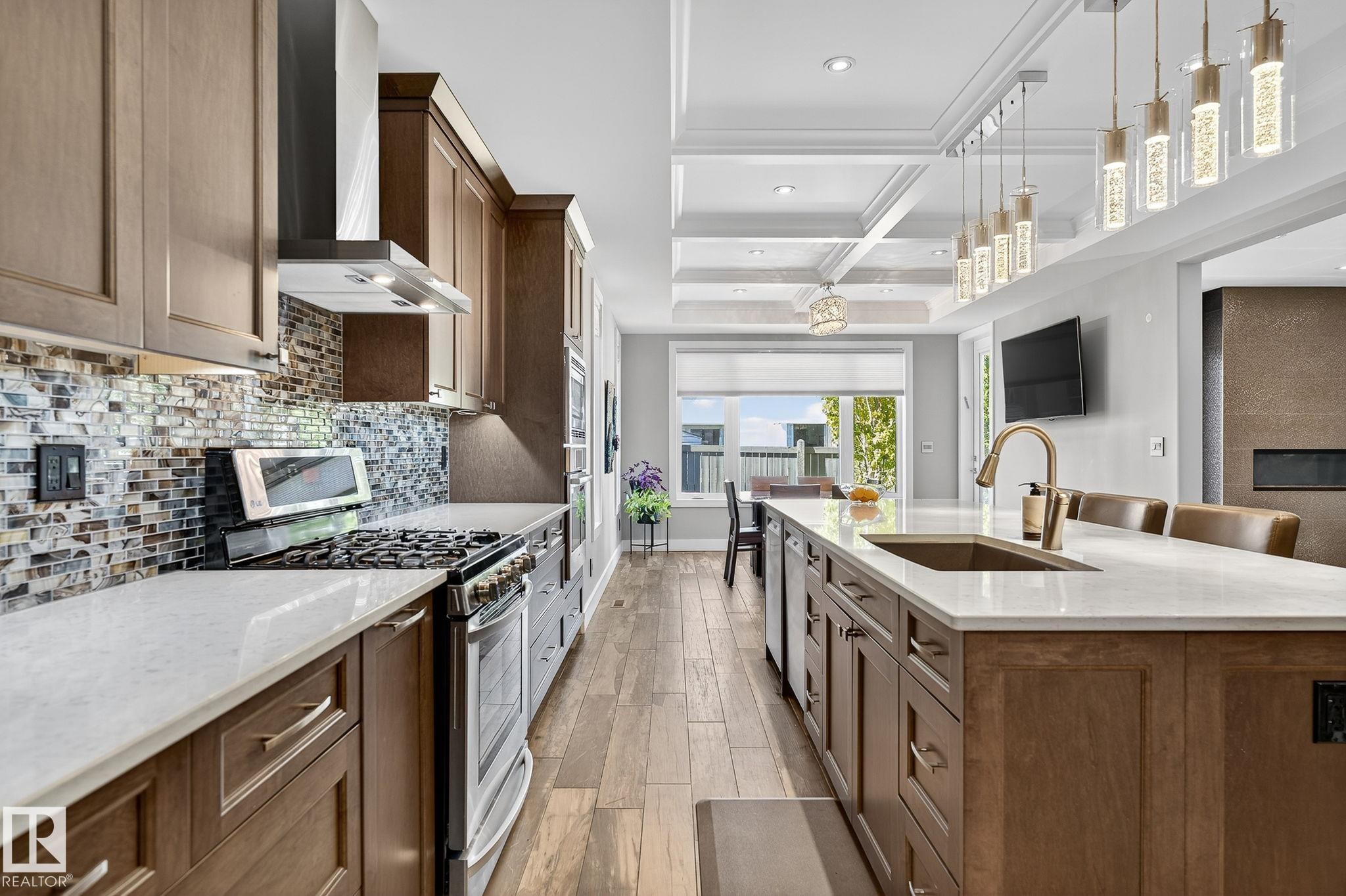 4810 Donsdale Drive, Edmonton, AB - Indoor Photo Showing Kitchen With Upgraded Kitchen