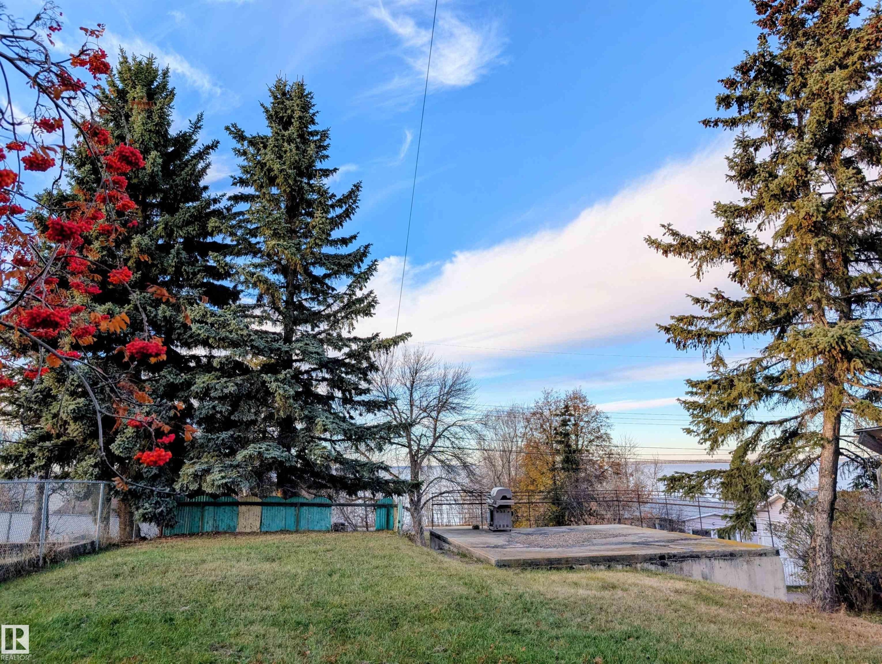 View of yard - 10014 103 Ave, Lac La Biche, AB - Outdoor