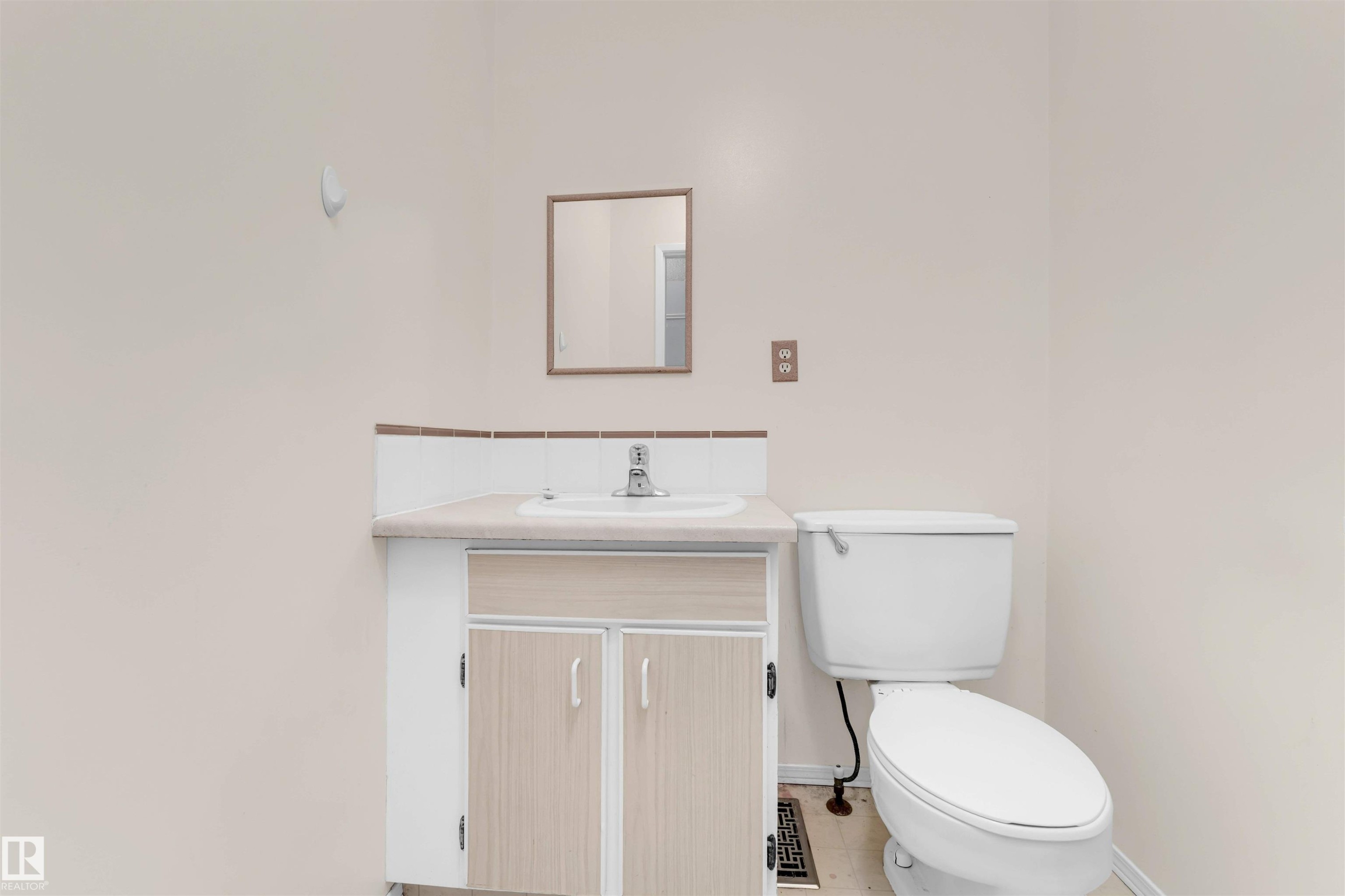 Edmonton, AB - Indoor Photo Showing Bathroom