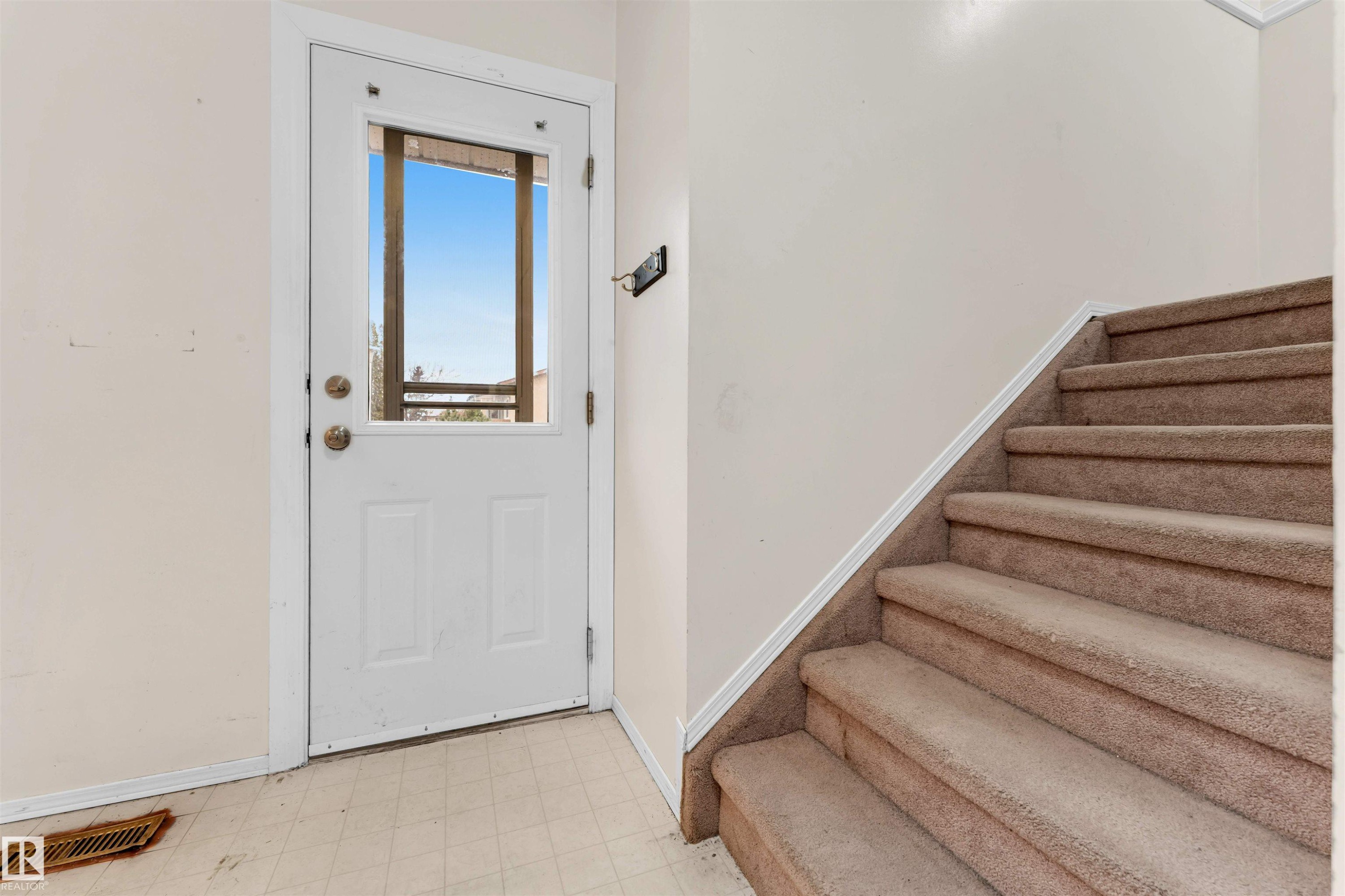 Edmonton, AB - Indoor Photo Showing Other Room