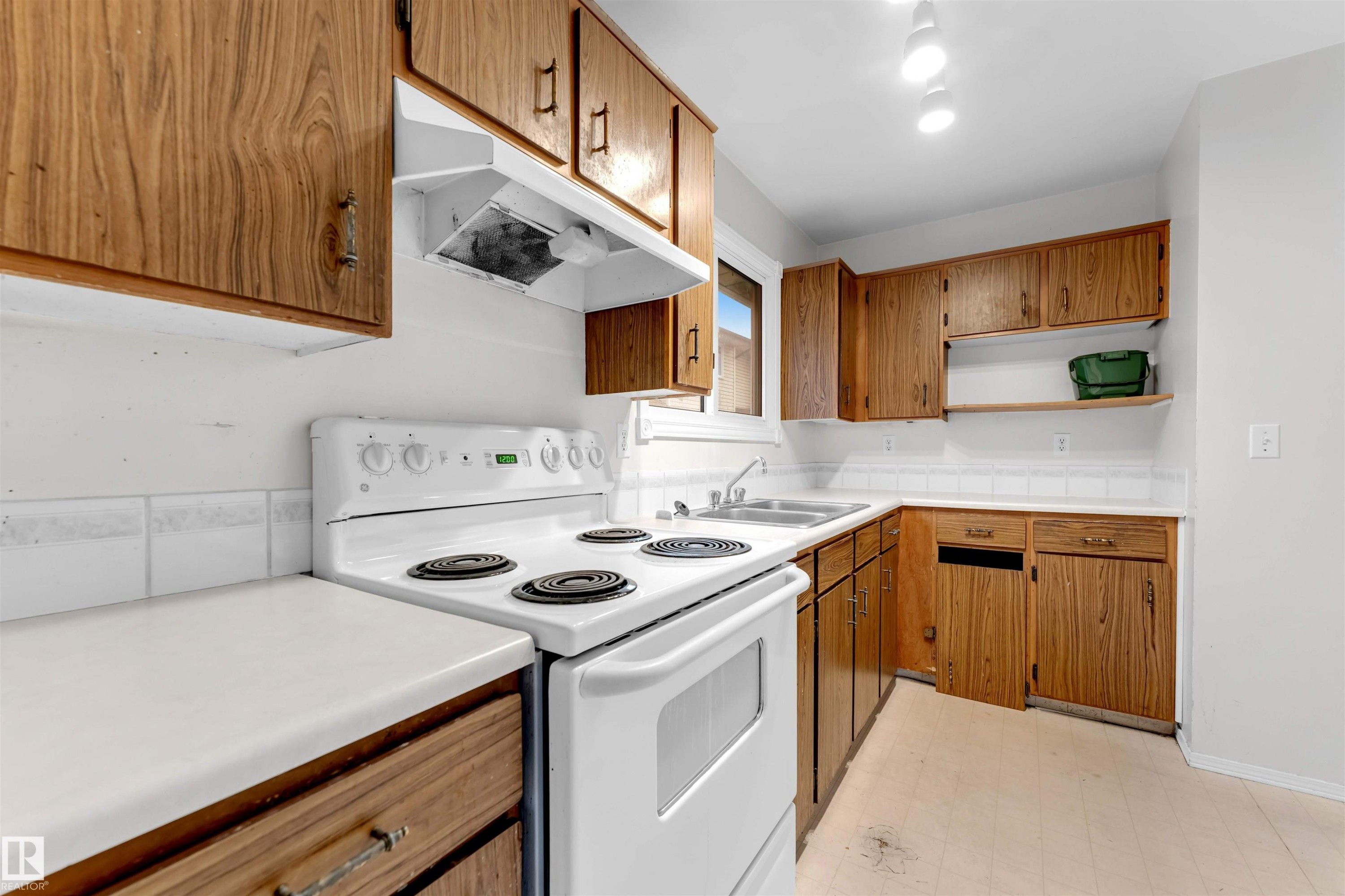 Edmonton, AB - Indoor Photo Showing Kitchen With Double Sink