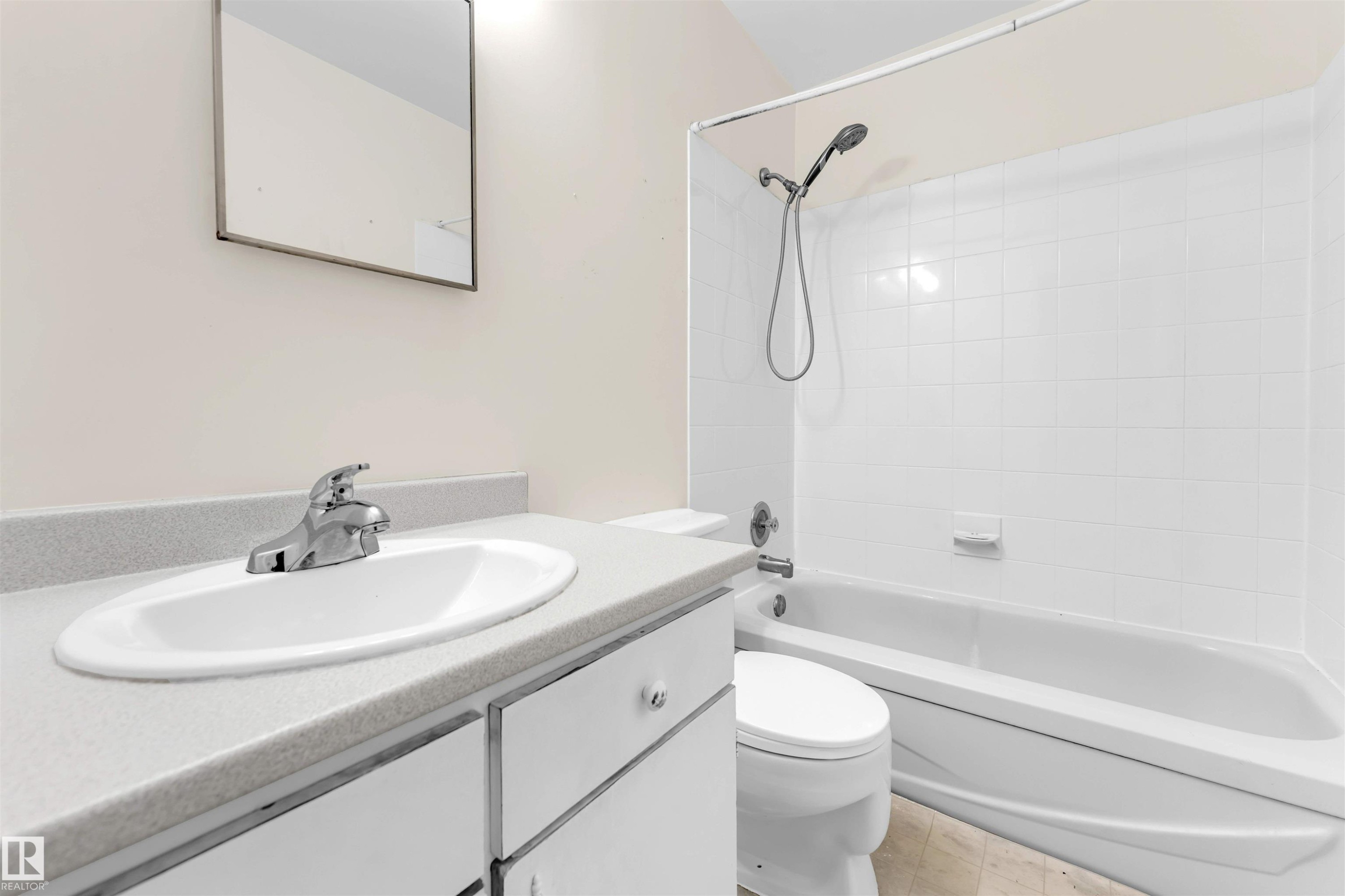 Edmonton, AB - Indoor Photo Showing Bathroom