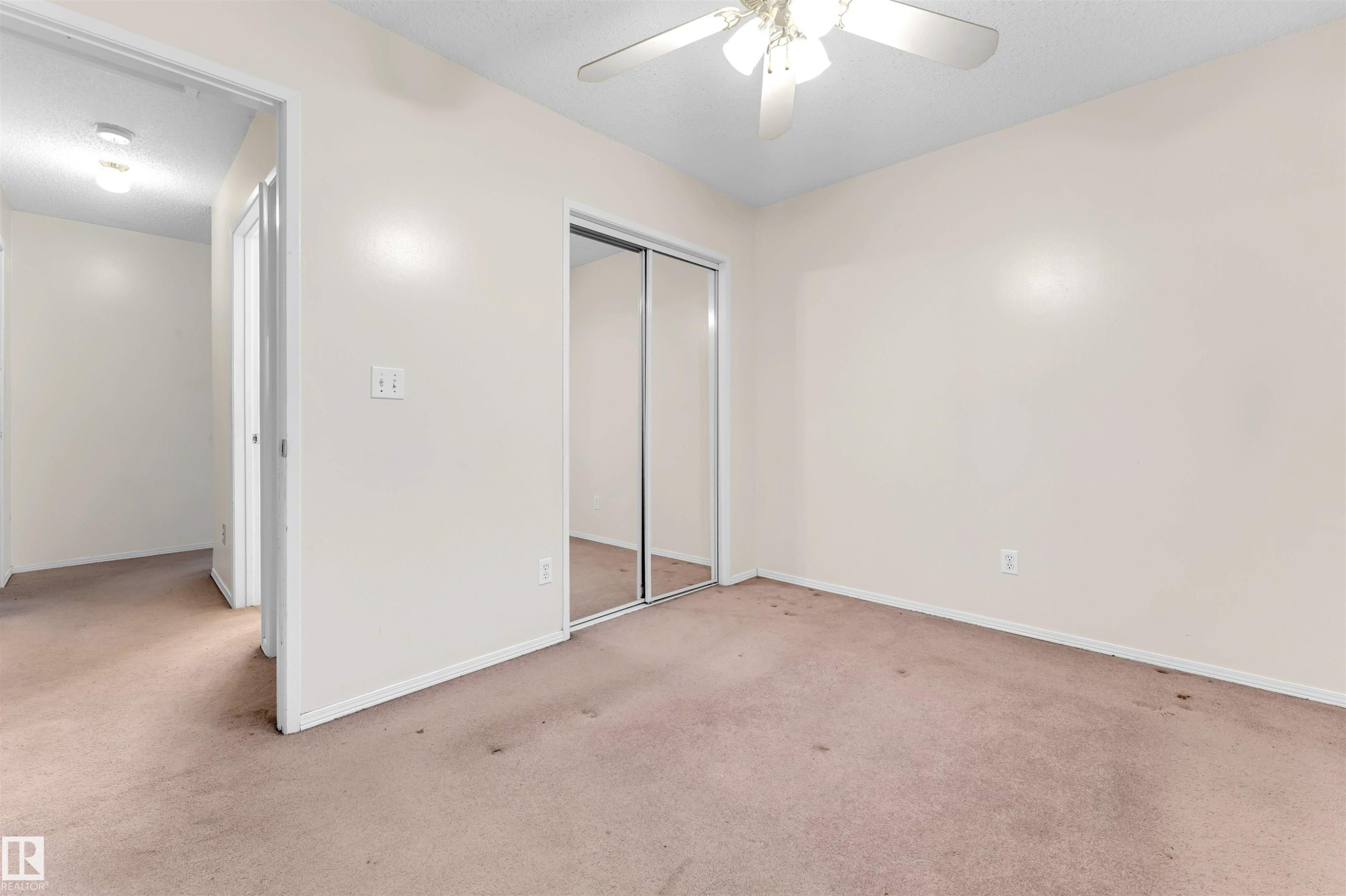 Edmonton, AB - Indoor Photo Showing Other Room