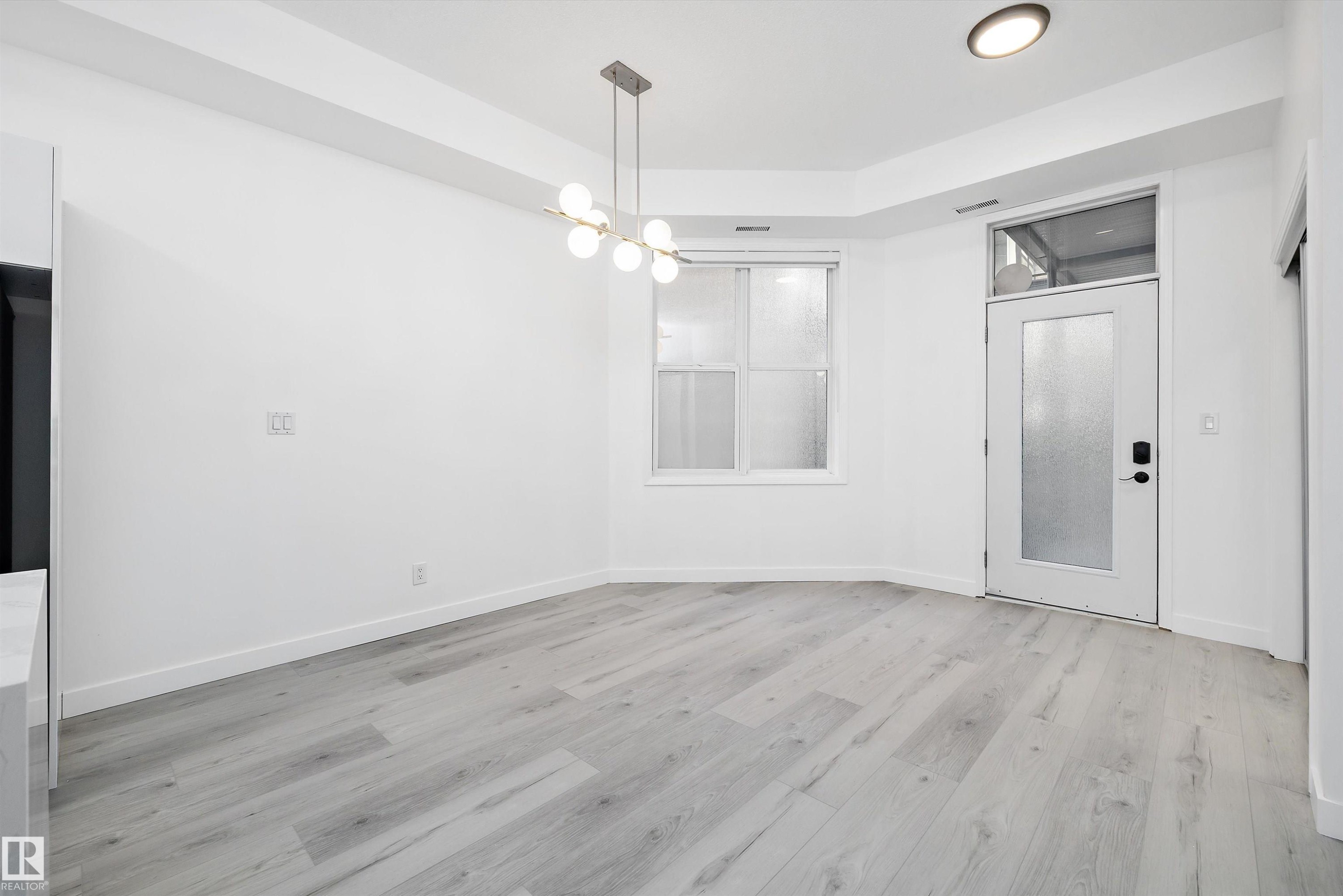 200 10531 117 Street, Edmonton, AB - Indoor Photo Showing Other Room