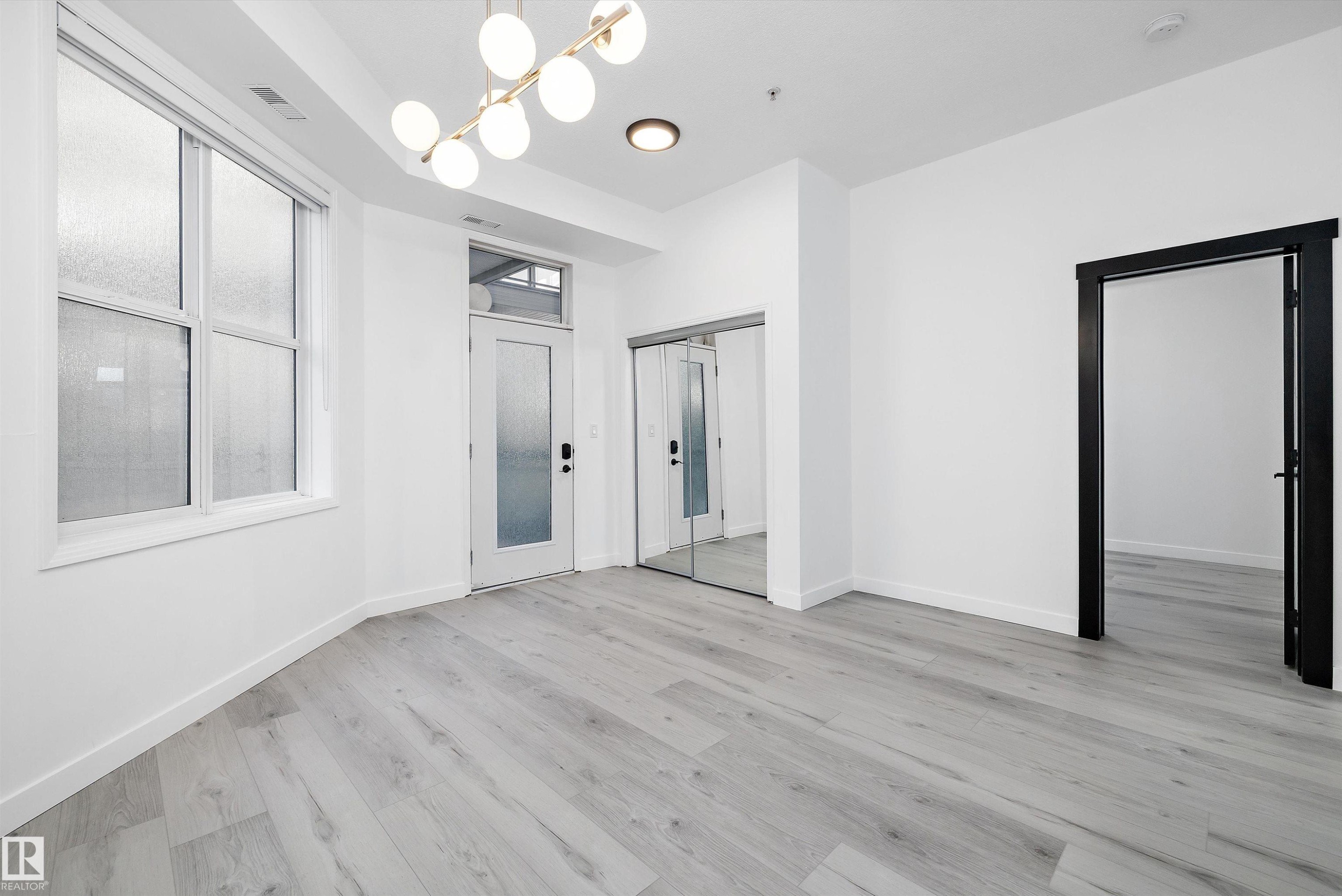 200 10531 117 Street, Edmonton, AB - Indoor Photo Showing Other Room