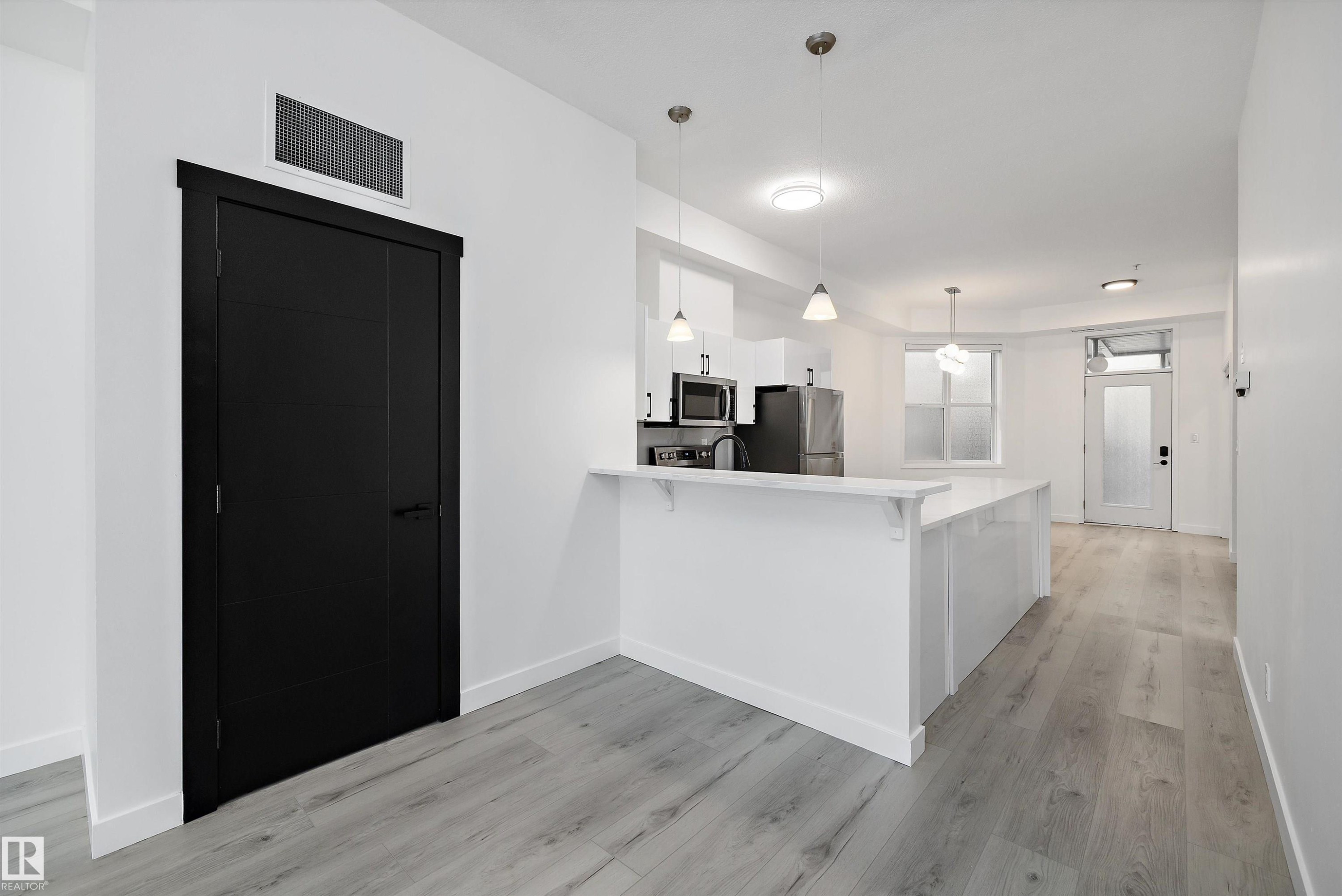 200 10531 117 Street, Edmonton, AB - Indoor