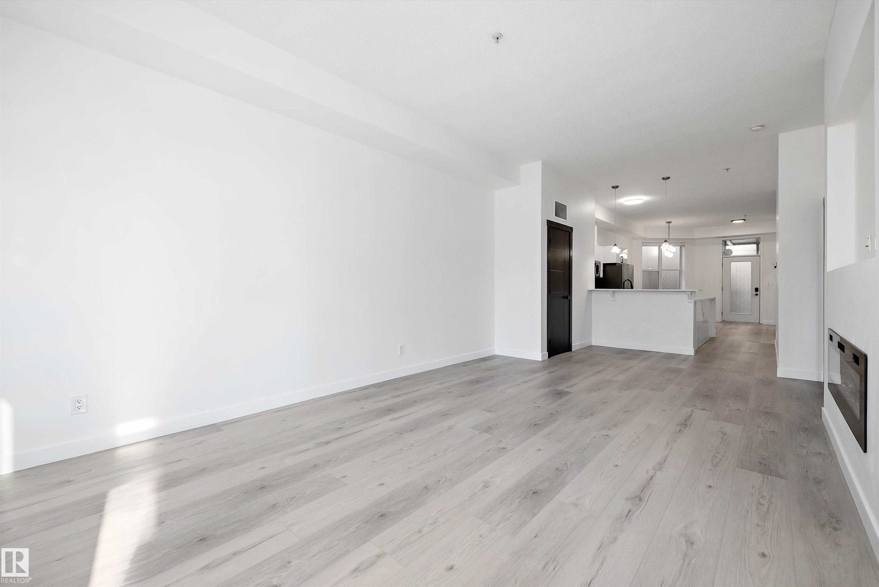 200 10531 117 Street, Edmonton, AB - Indoor Photo Showing Other Room