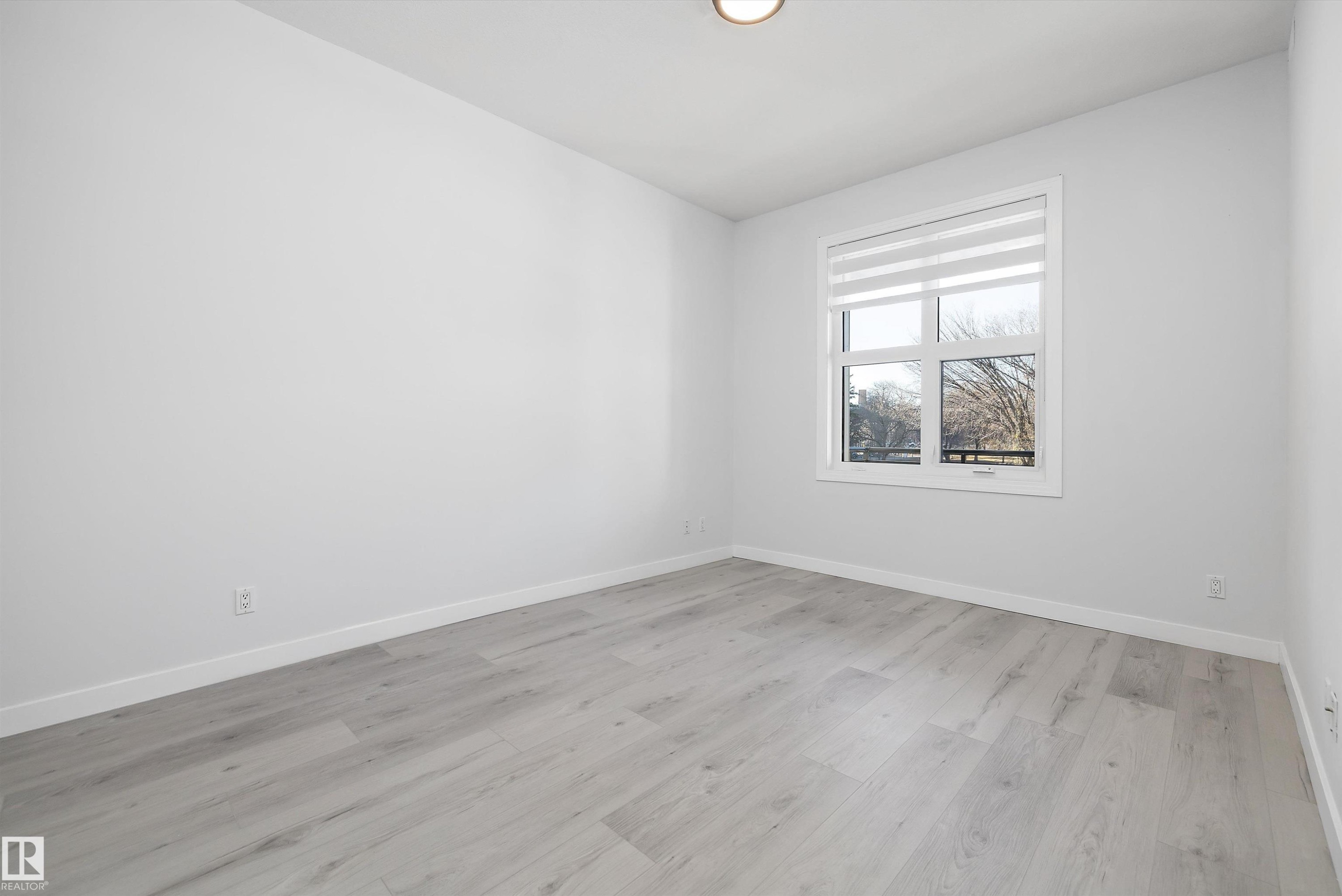 200 10531 117 Street, Edmonton, AB - Indoor Photo Showing Other Room