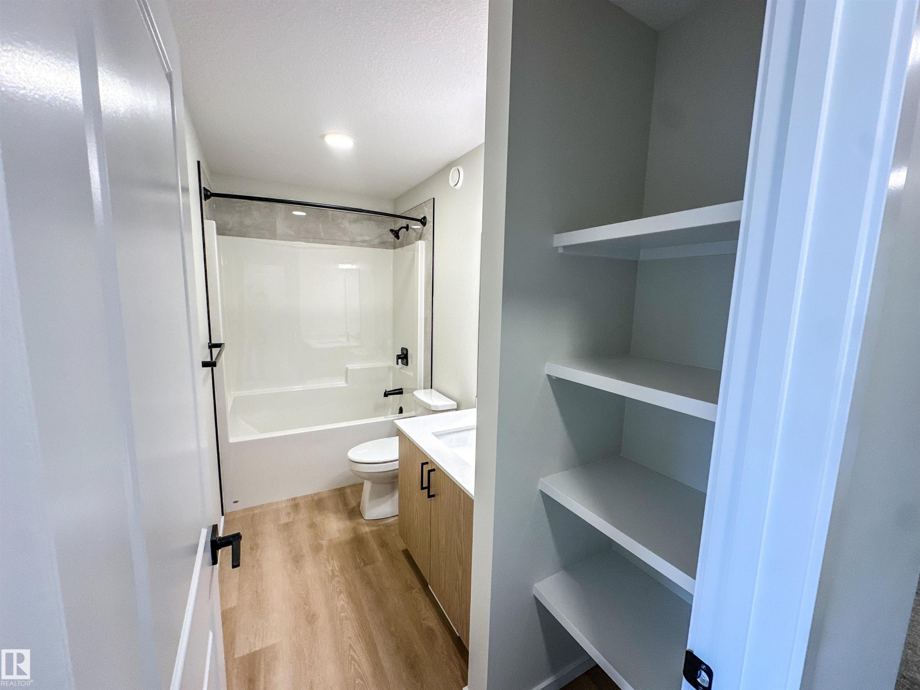 107 Brickyard Drive, Stony Plain, AB - Indoor Photo Showing Bathroom