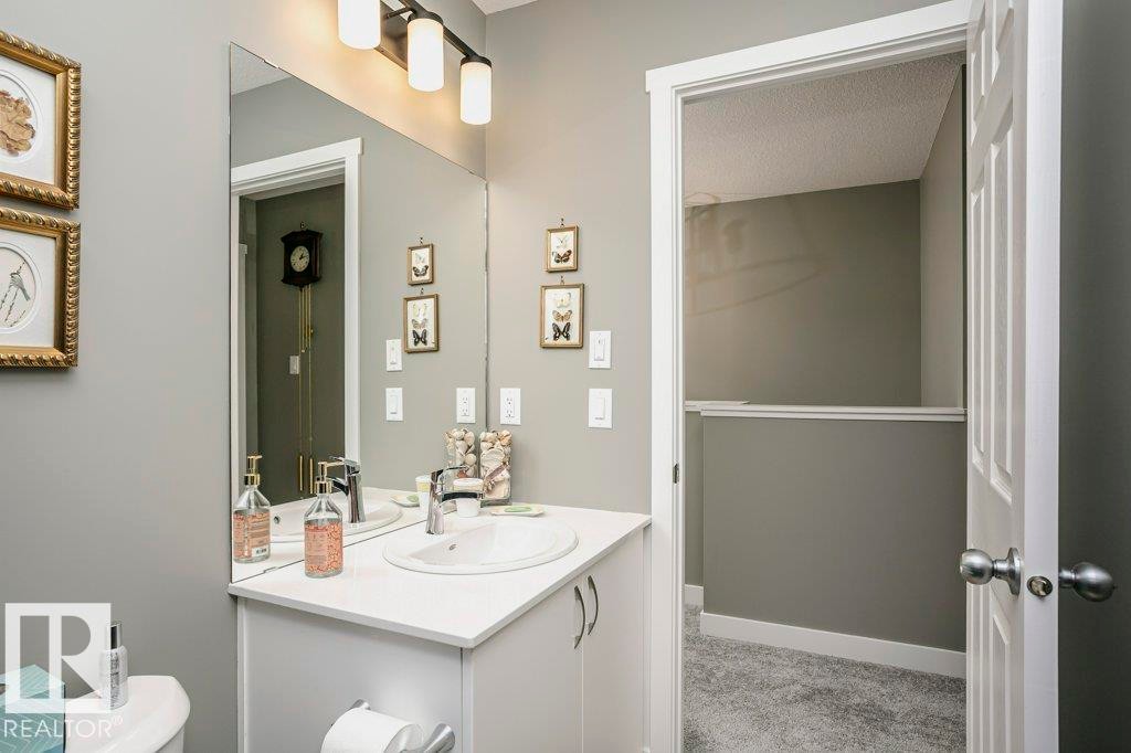 1537 Sandstone Boulevard, Sherwood Park, AB - Indoor Photo Showing Bathroom