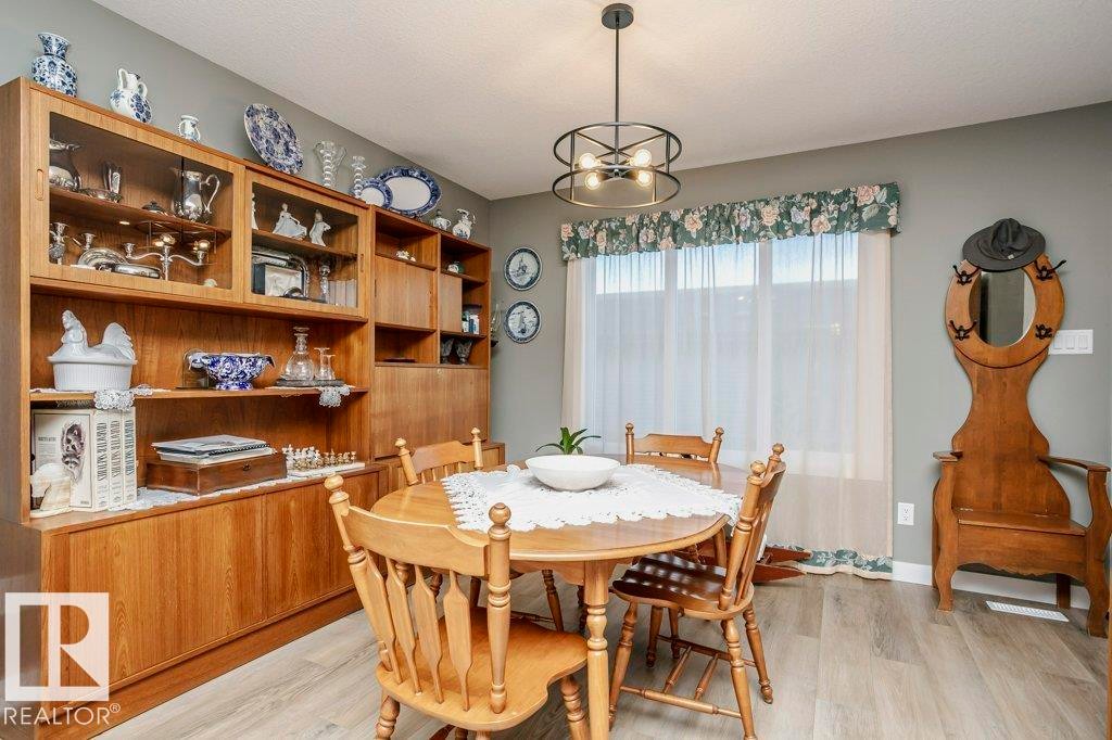1537 Sandstone Boulevard, Sherwood Park, AB - Indoor Photo Showing Dining Room