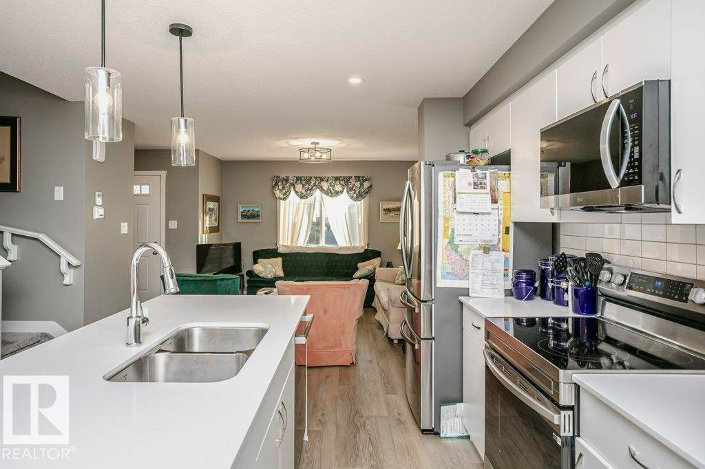 1537 Sandstone Boulevard, Sherwood Park, AB - Indoor Photo Showing Kitchen With Double Sink With Upgraded Kitchen