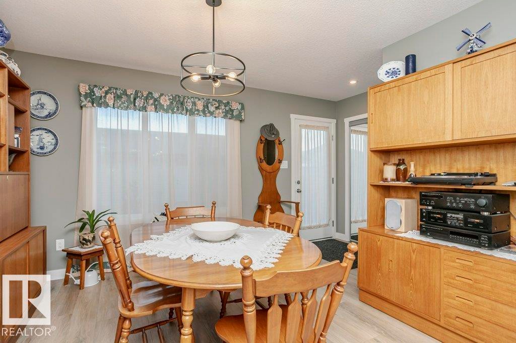 1537 Sandstone Boulevard, Sherwood Park, AB - Indoor Photo Showing Dining Room