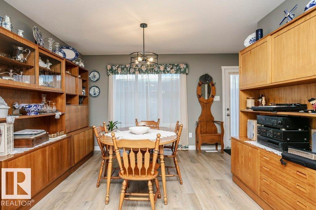 1537 Sandstone Boulevard, Sherwood Park, AB - Indoor Photo Showing Dining Room