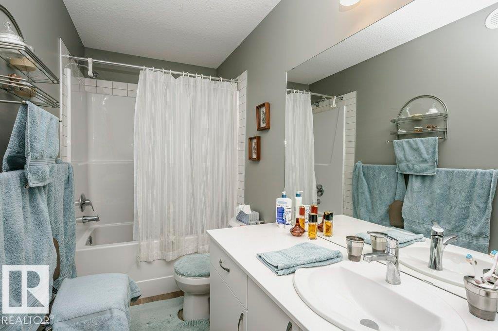 1537 Sandstone Boulevard, Sherwood Park, AB - Indoor Photo Showing Bathroom