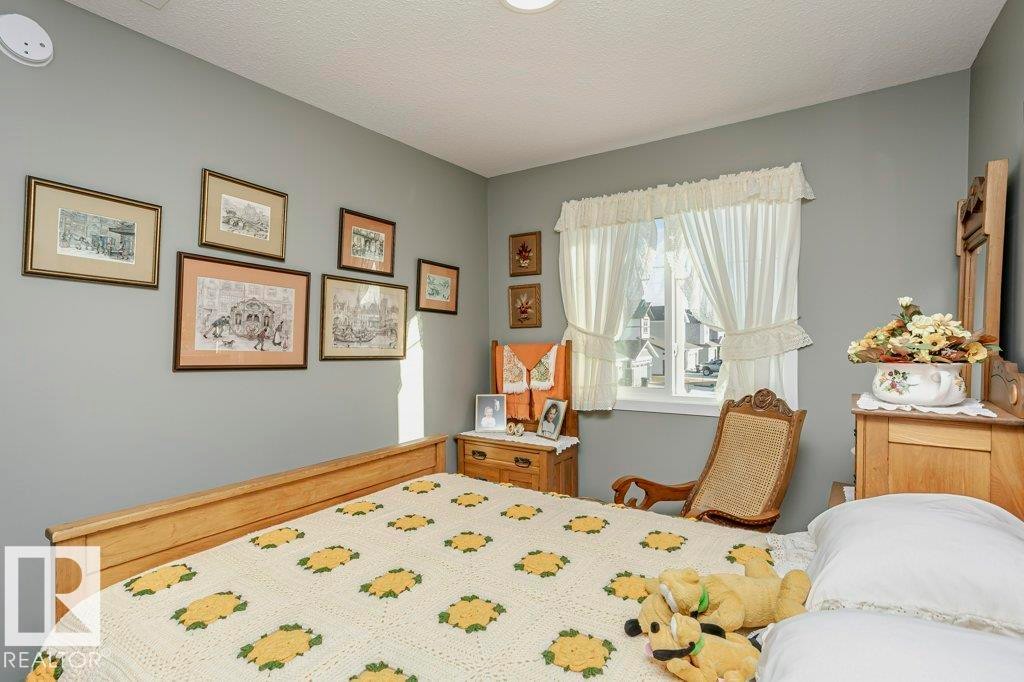 1537 Sandstone Boulevard, Sherwood Park, AB - Indoor Photo Showing Bedroom