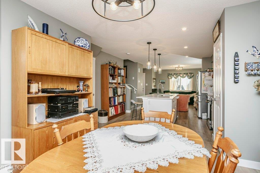 1537 Sandstone Boulevard, Sherwood Park, AB - Indoor Photo Showing Dining Room