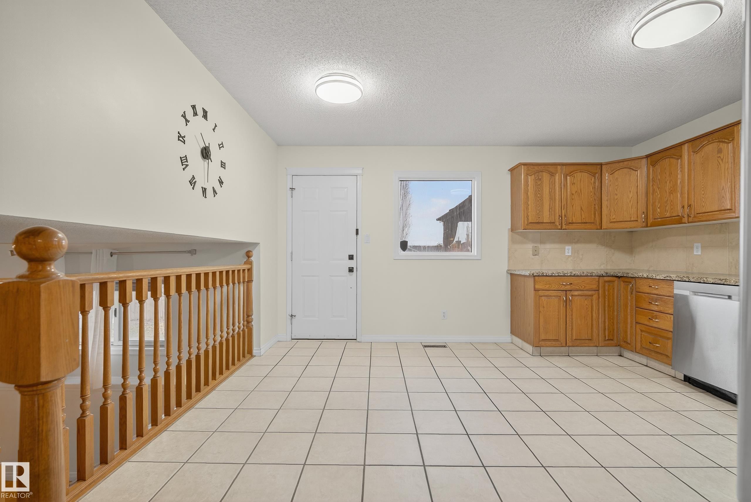 6520 154 Avenue, Edmonton, AB - Indoor Photo Showing Kitchen