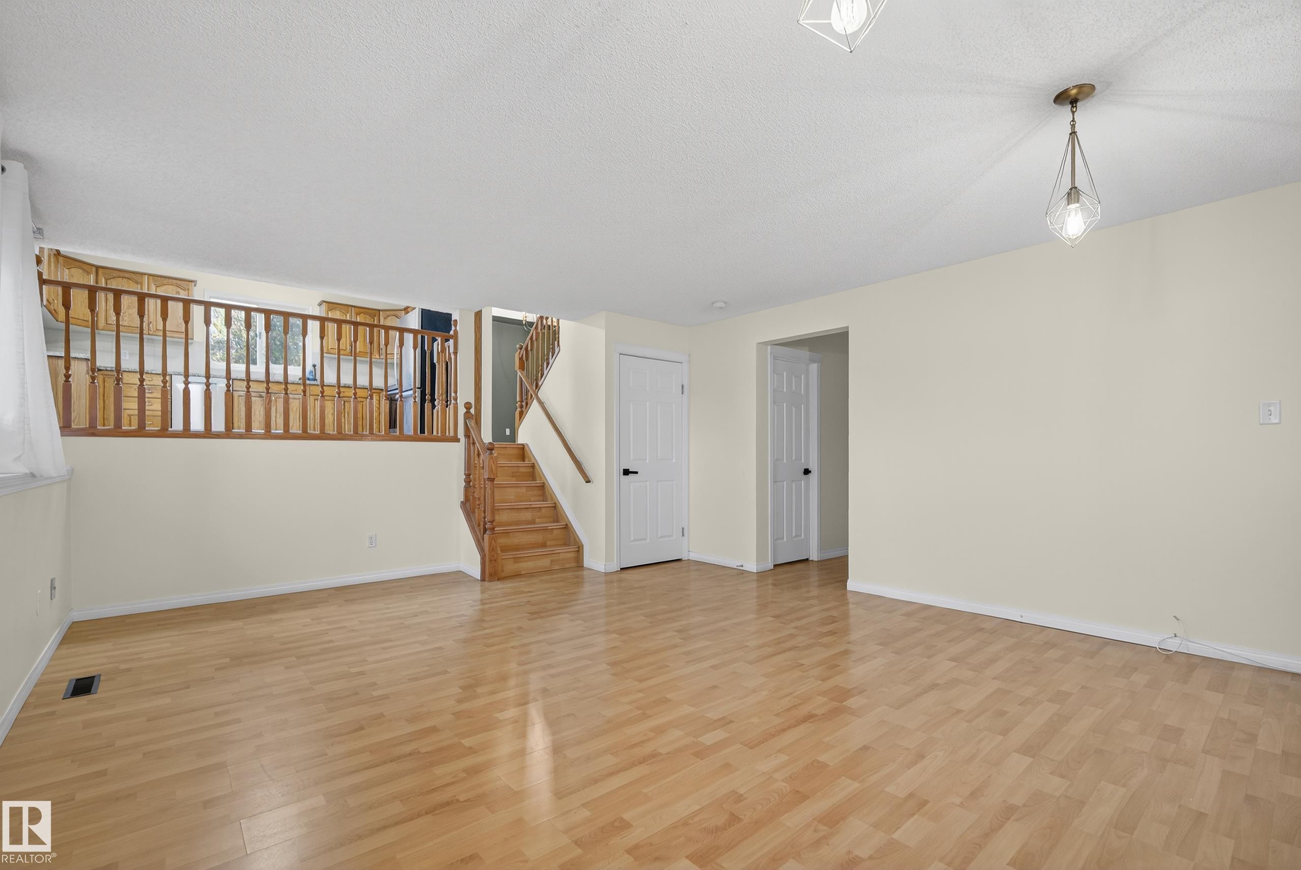6520 154 Avenue, Edmonton, AB - Indoor Photo Showing Other Room