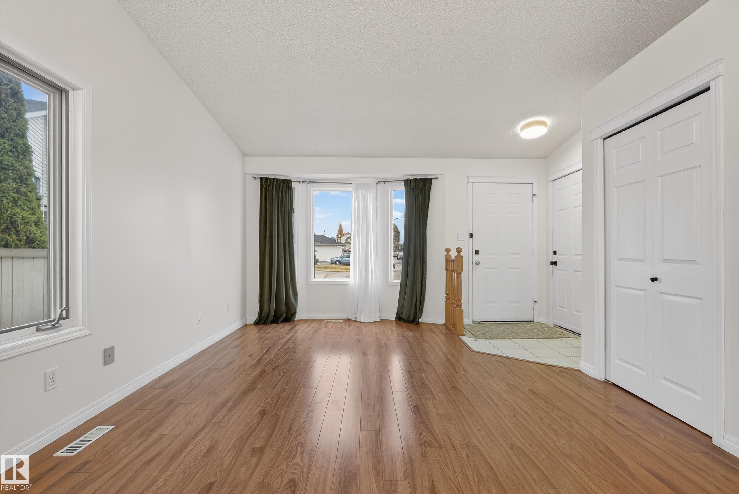 6520 154 Avenue, Edmonton, AB - Indoor Photo Showing Other Room