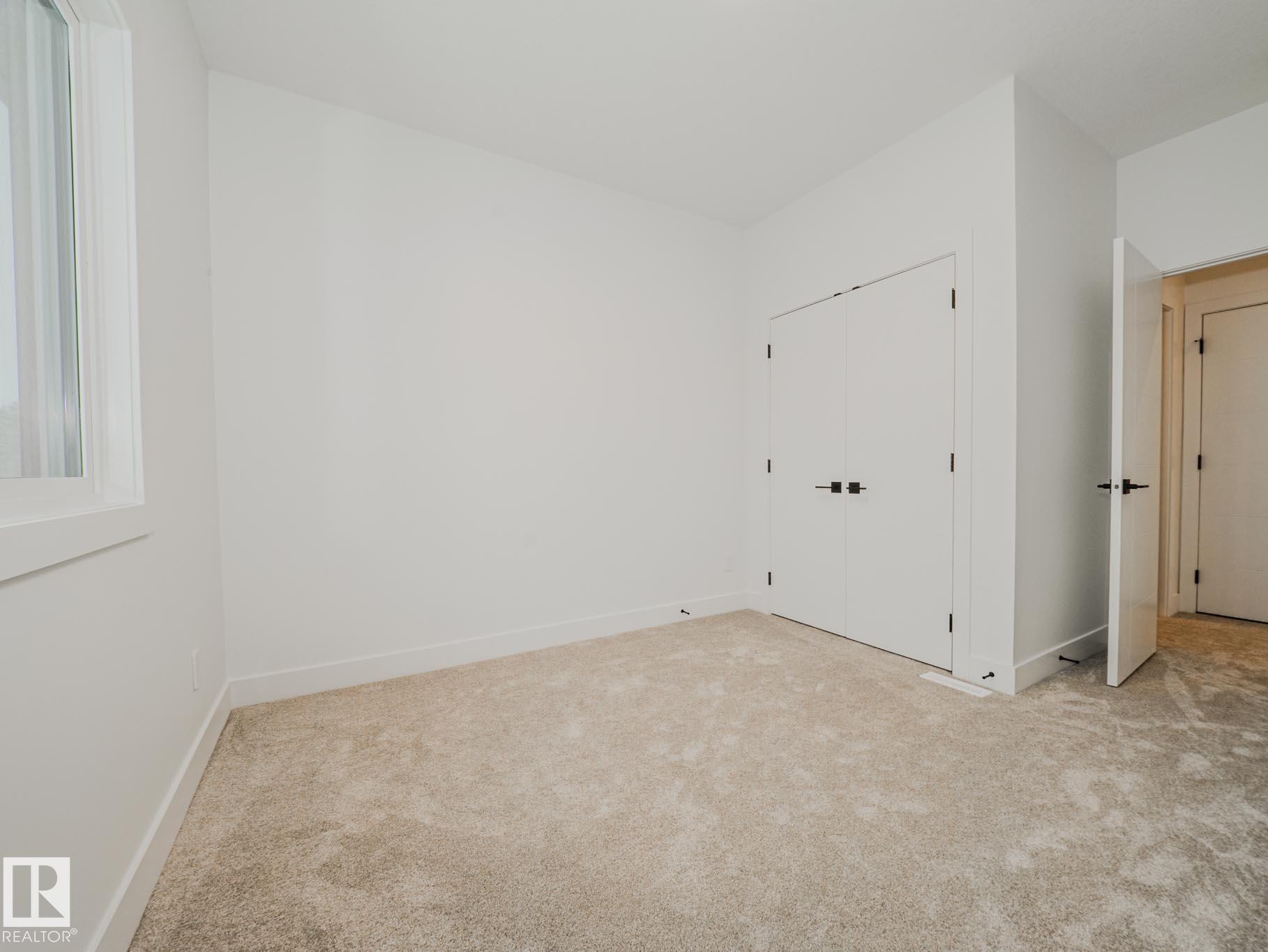 Edmonton, AB - Indoor Photo Showing Other Room